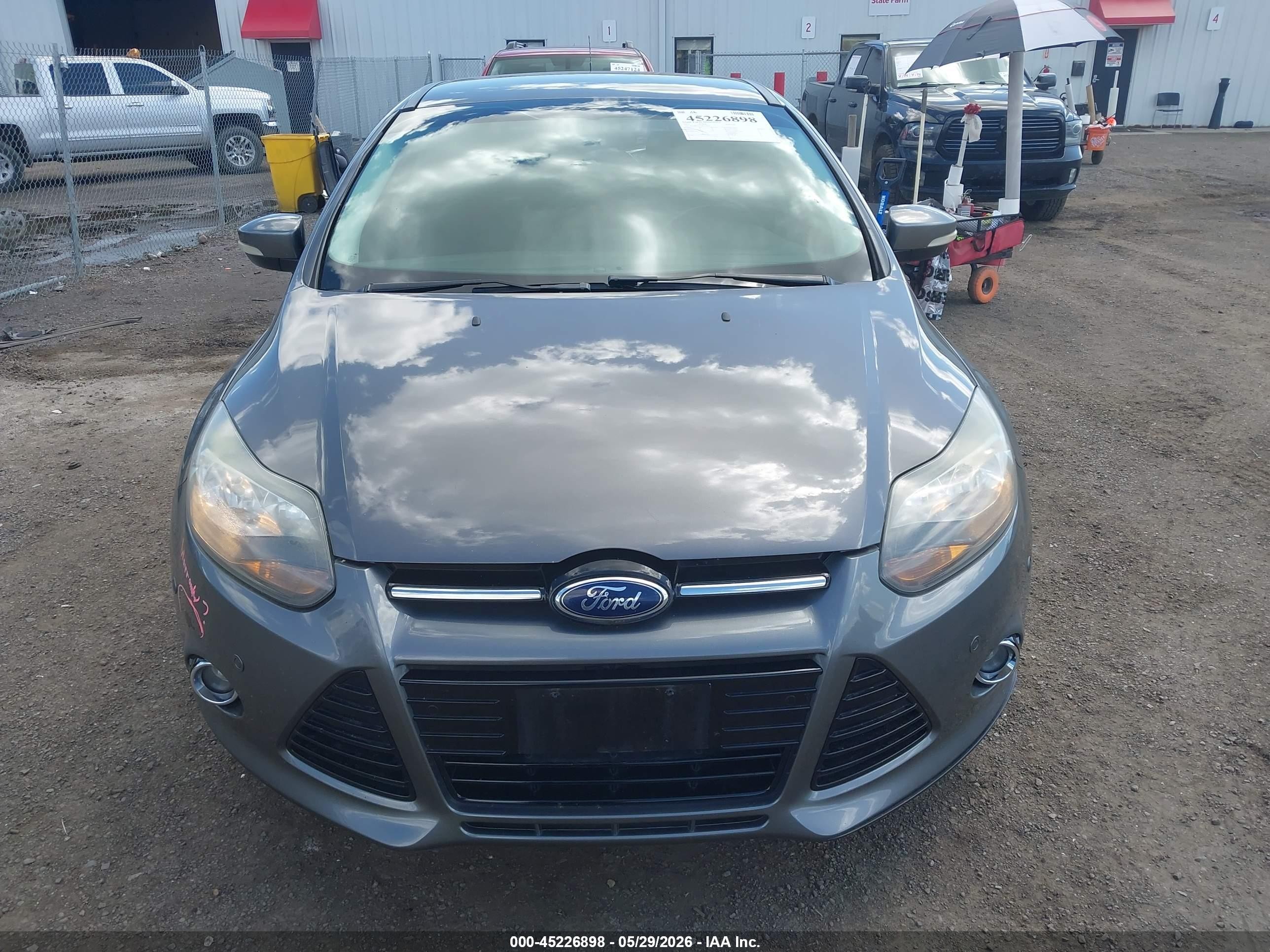 2013 Ford Focus Titanium Серебряный vin: 1FADP3N27DL119926