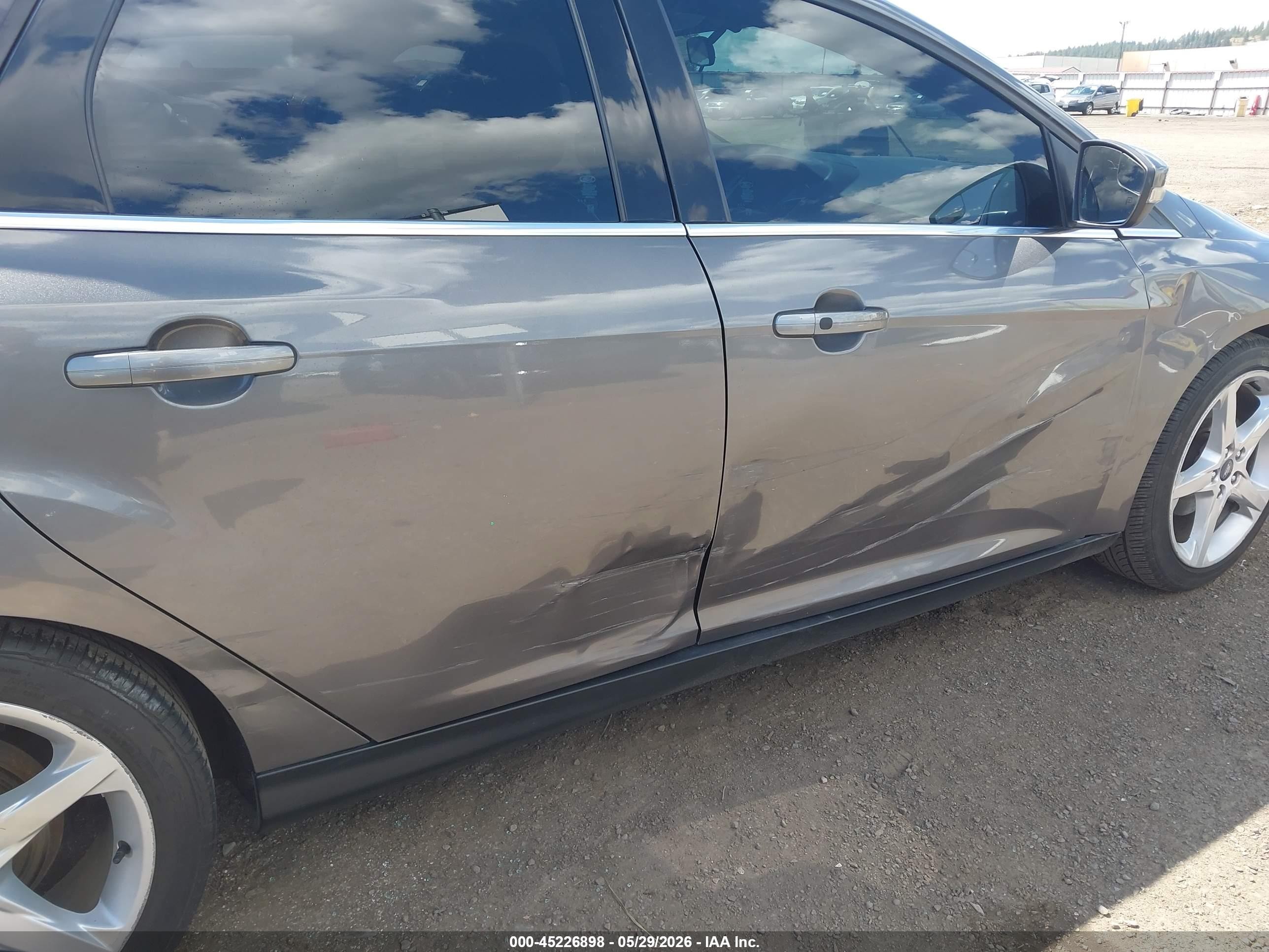 2013 Ford Focus Titanium Серебряный vin: 1FADP3N27DL119926
