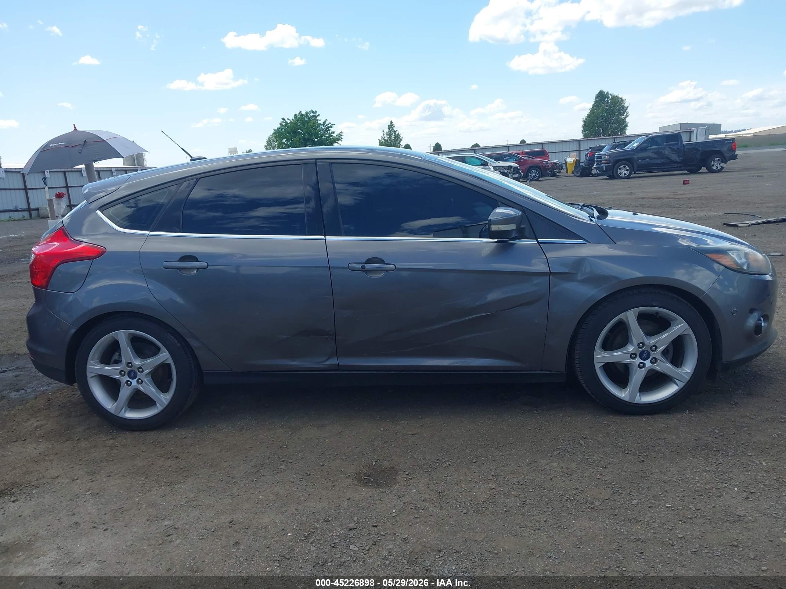 2013 Ford Focus Titanium Серебряный vin: 1FADP3N27DL119926