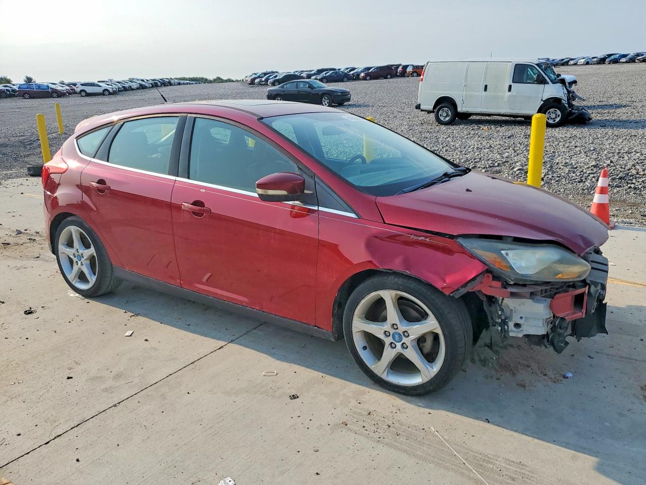 2013 Ford Focus Titanium Burgundy vin: 1FADP3N27DL151033
