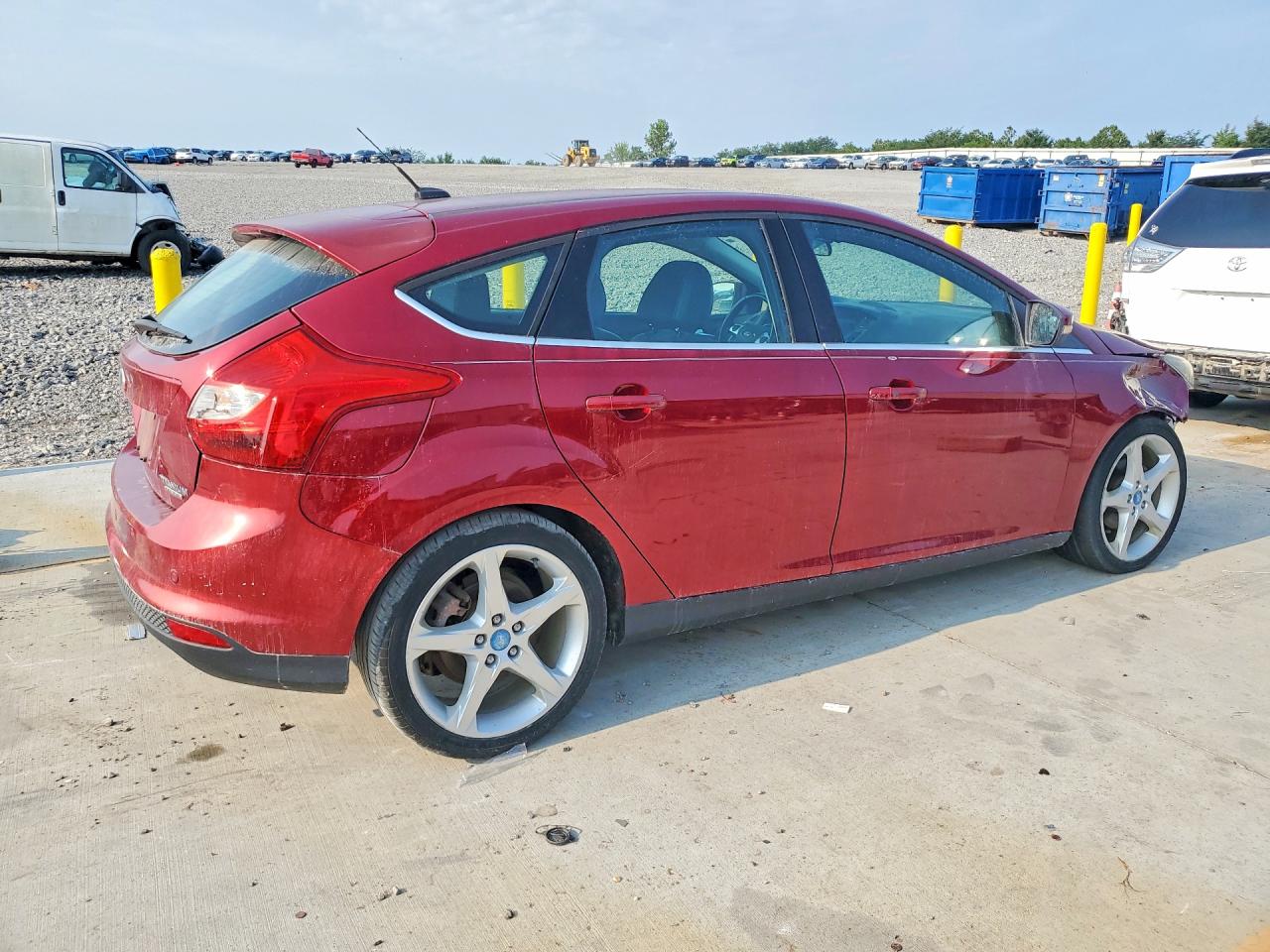 2013 Ford Focus Titanium Burgundy vin: 1FADP3N27DL151033