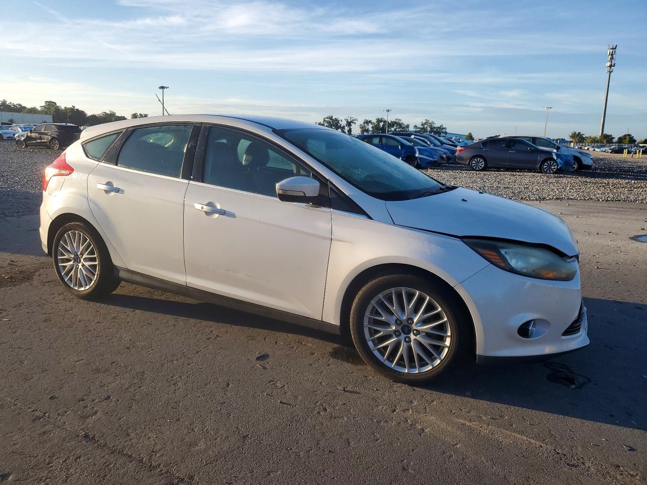 2013 Ford Focus Titanium Белый vin: 1FADP3N27DL349689