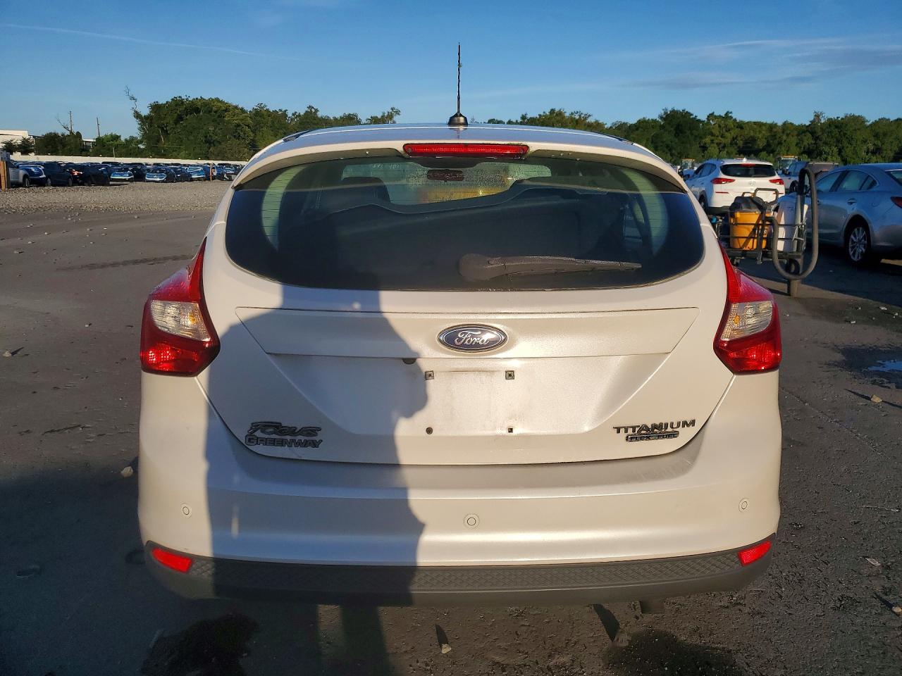 2013 Ford Focus Titanium Белый vin: 1FADP3N27DL349689