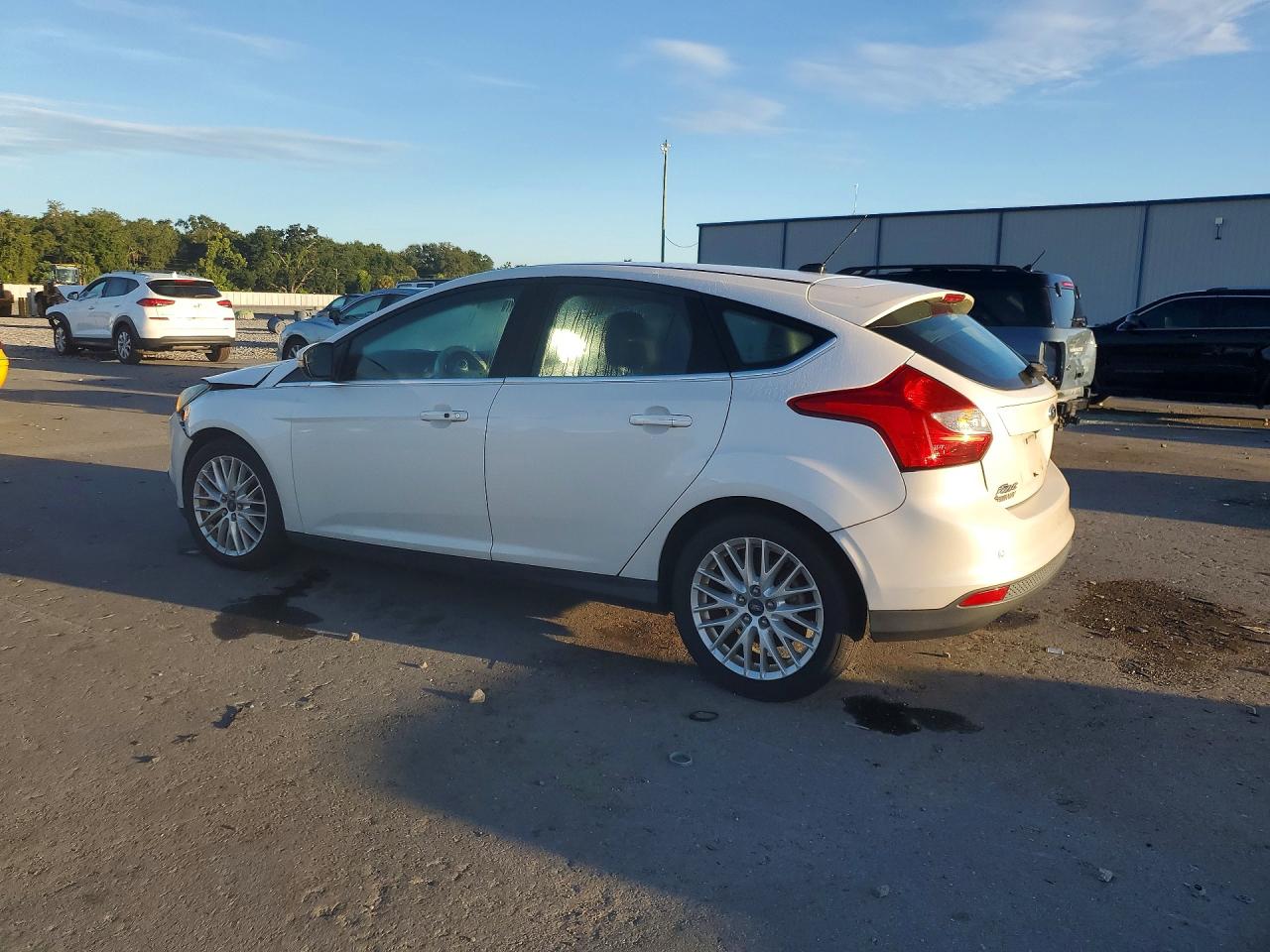 2013 Ford Focus Titanium Белый vin: 1FADP3N27DL349689