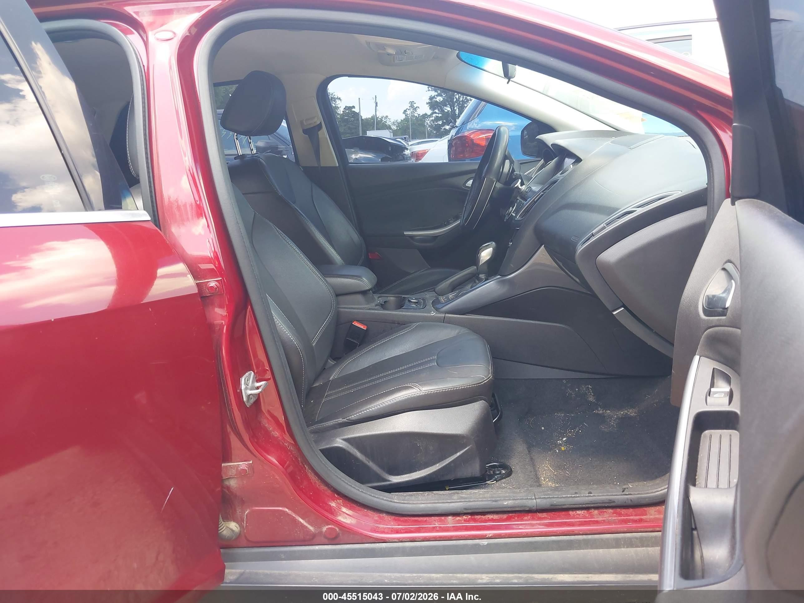 2014 Ford Focus Titanium Maroon vin: 1FADP3N27EL183725