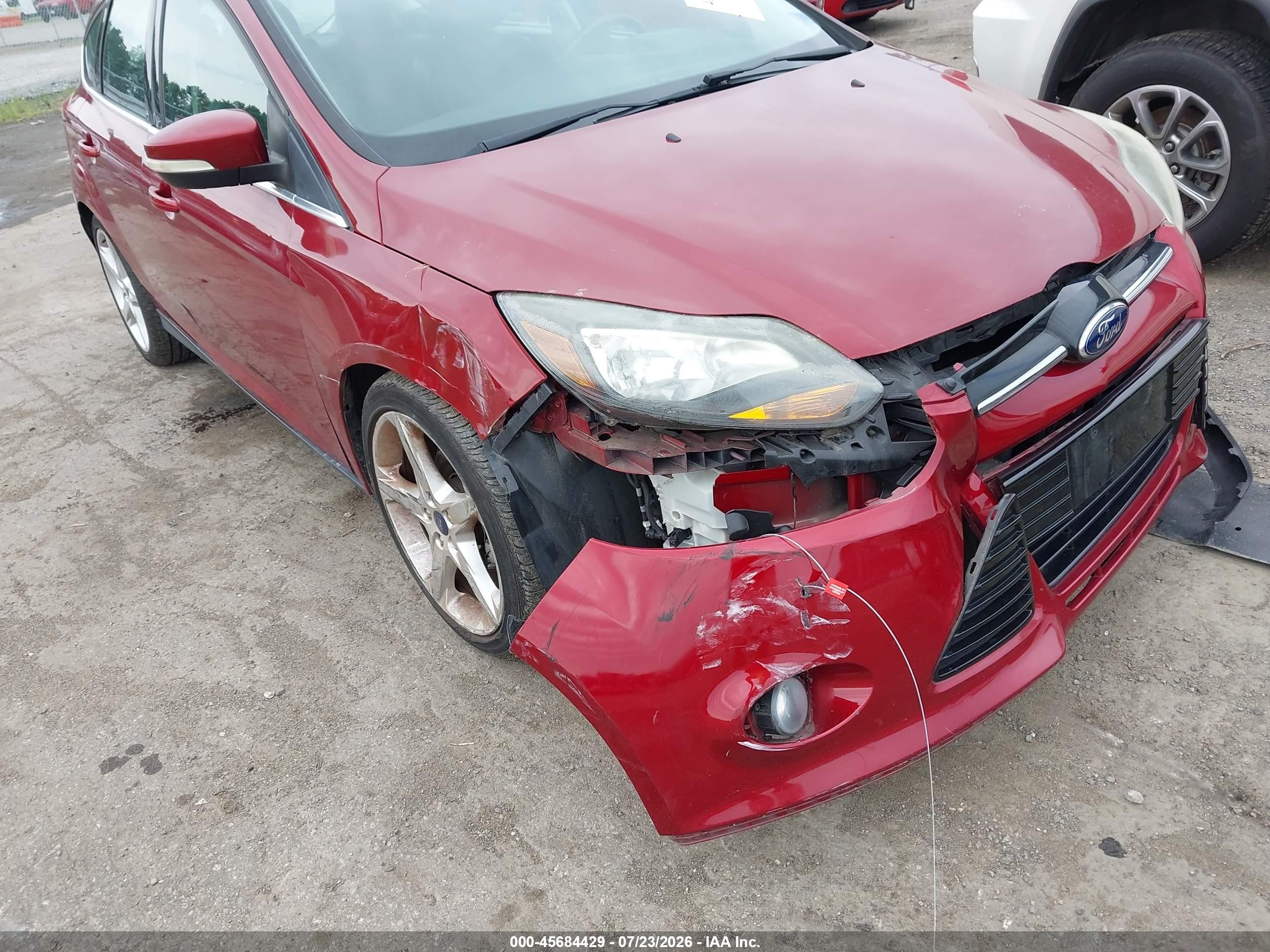 2014 Ford Focus Titanium Red vin: 1FADP3N27EL396836