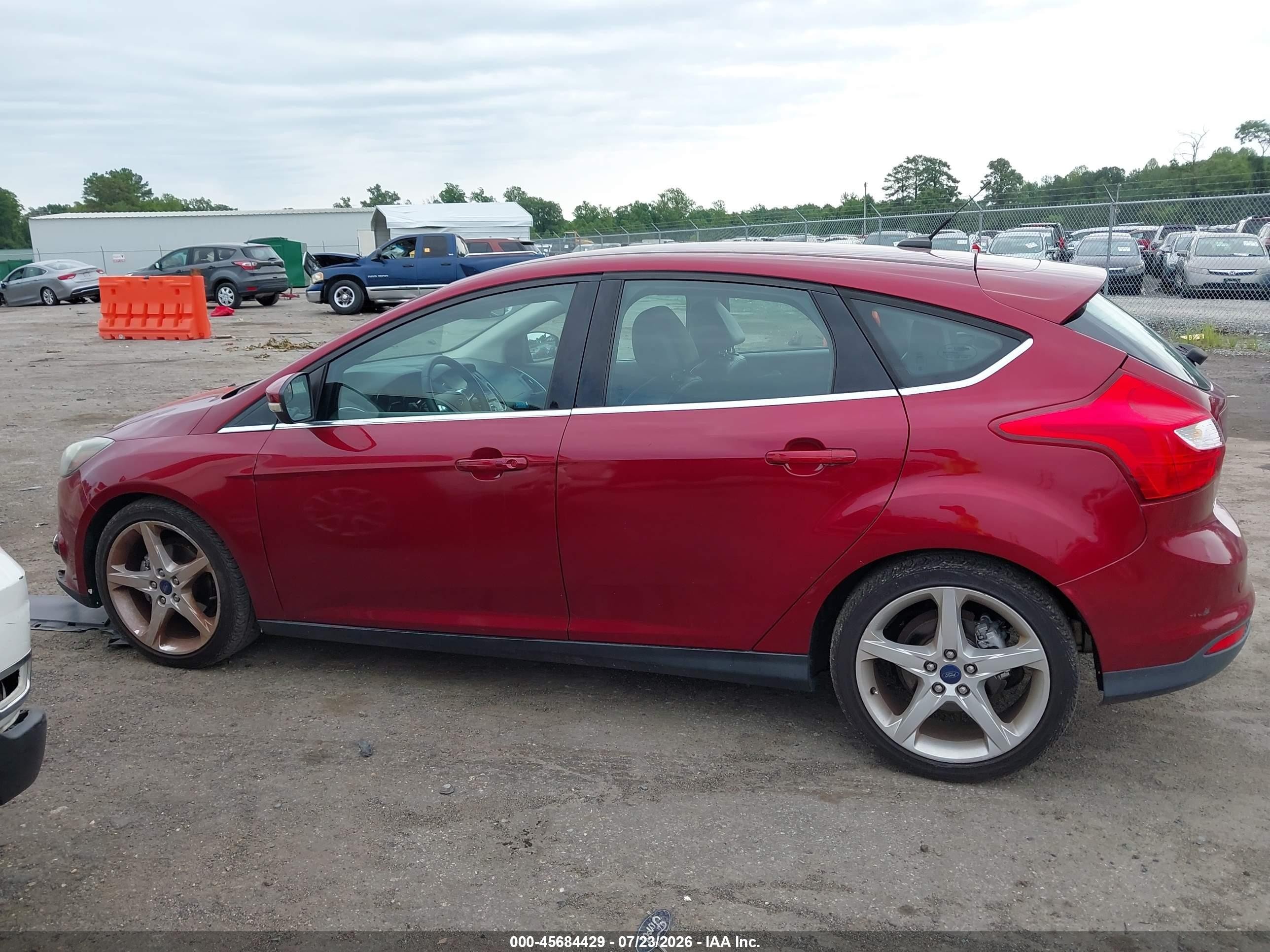 2014 Ford Focus Titanium Red vin: 1FADP3N27EL396836