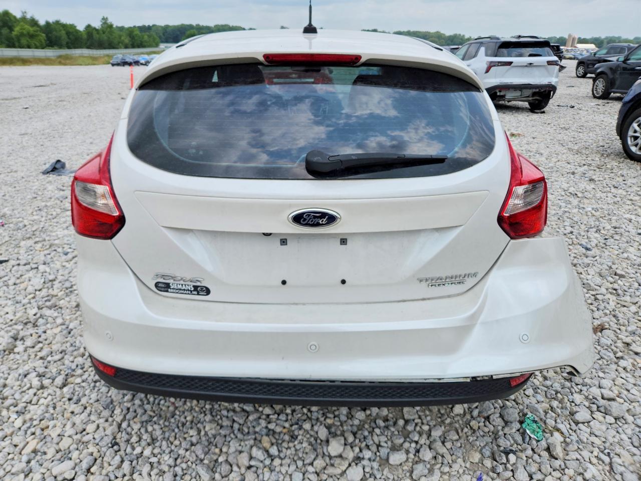 2014 Ford Focus Titanium White vin: 1FADP3N27EL439510