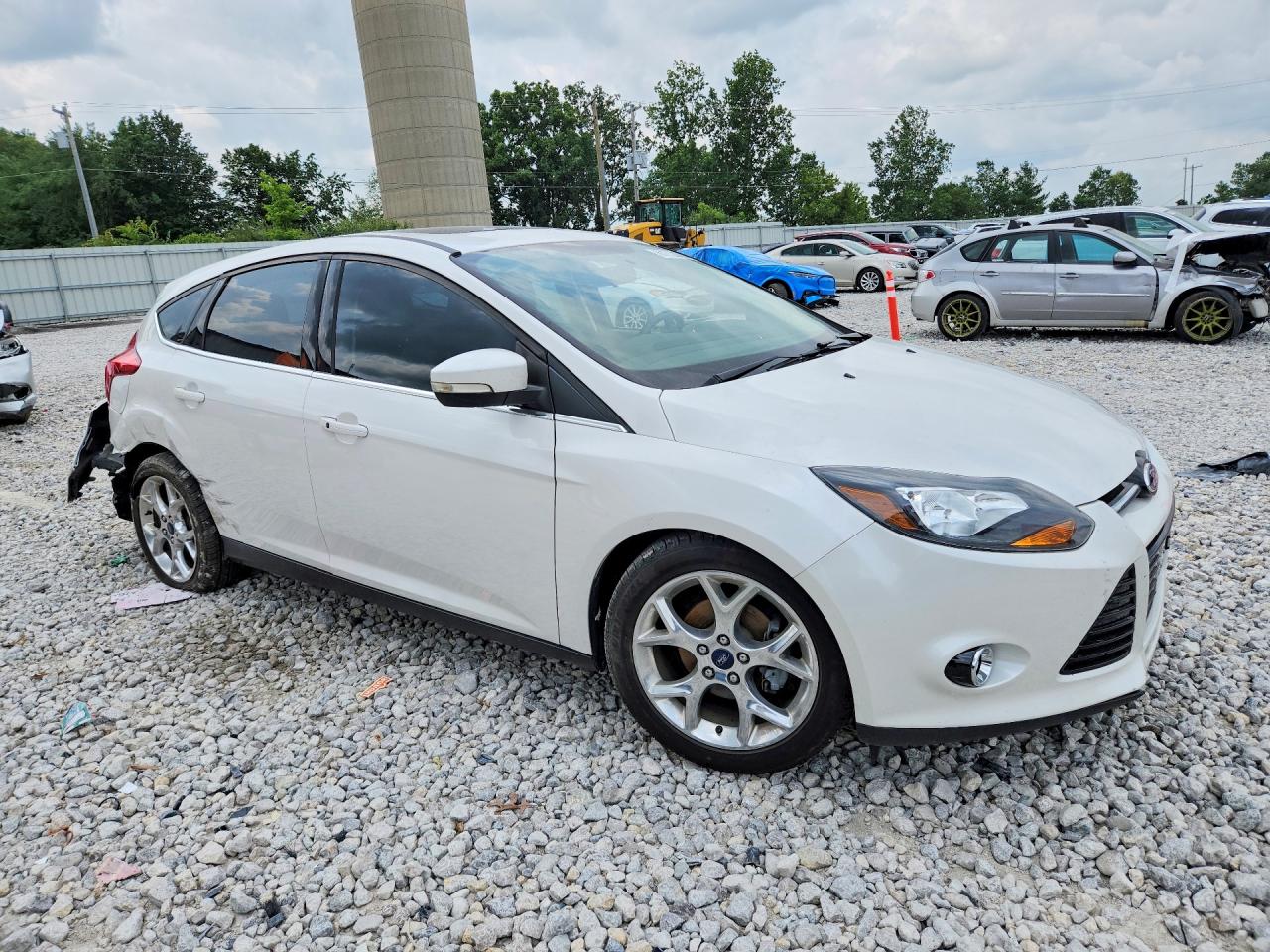 2014 Ford Focus Titanium White vin: 1FADP3N27EL439510