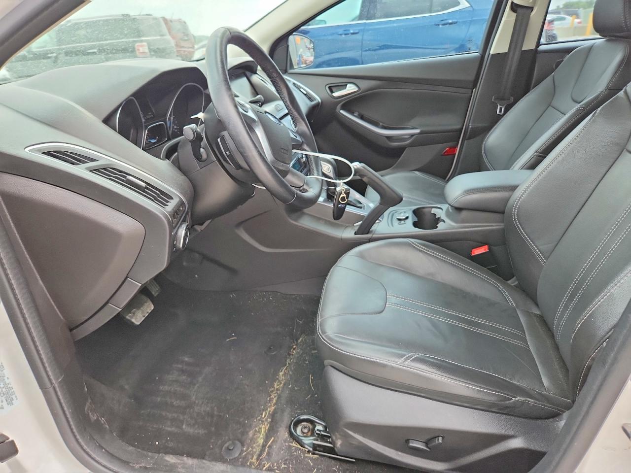 2014 Ford Focus Titanium White vin: 1FADP3N27EL439510