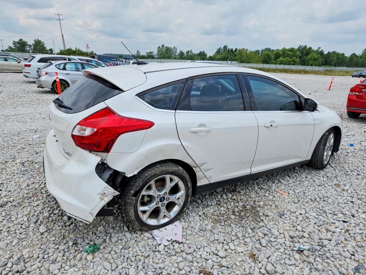 2014 Ford Focus Titanium White vin: 1FADP3N27EL439510