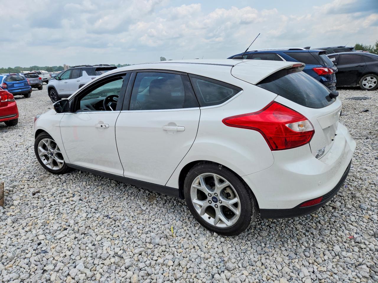 2014 Ford Focus Titanium White vin: 1FADP3N27EL439510