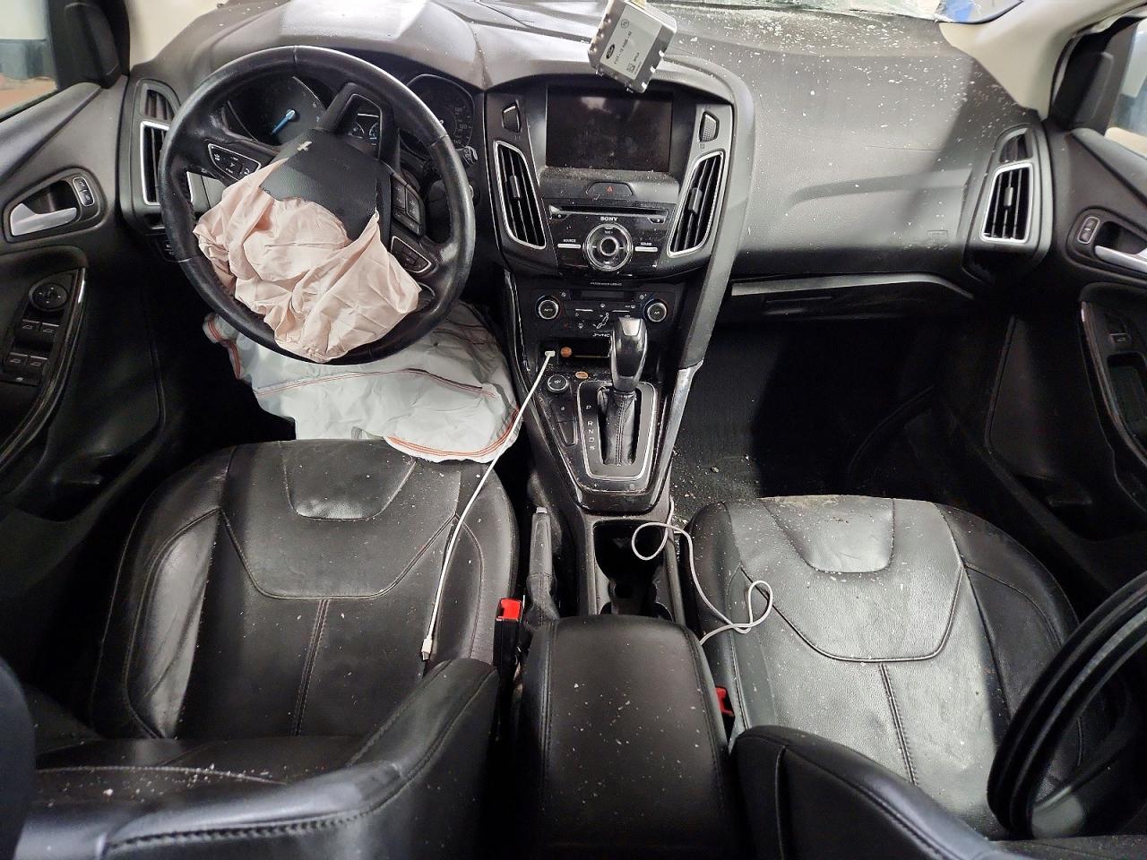 2015 Ford Focus Titanium White vin: 1FADP3N27FL303508