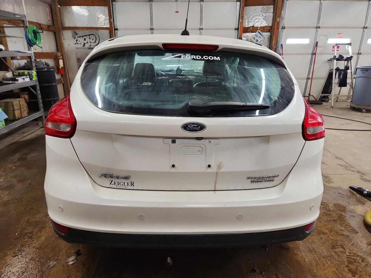 2015 Ford Focus Titanium White vin: 1FADP3N27FL303508