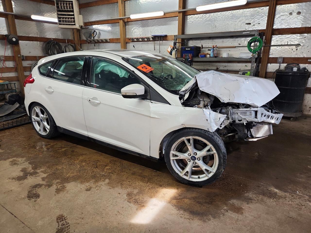 2015 Ford Focus Titanium White vin: 1FADP3N27FL303508