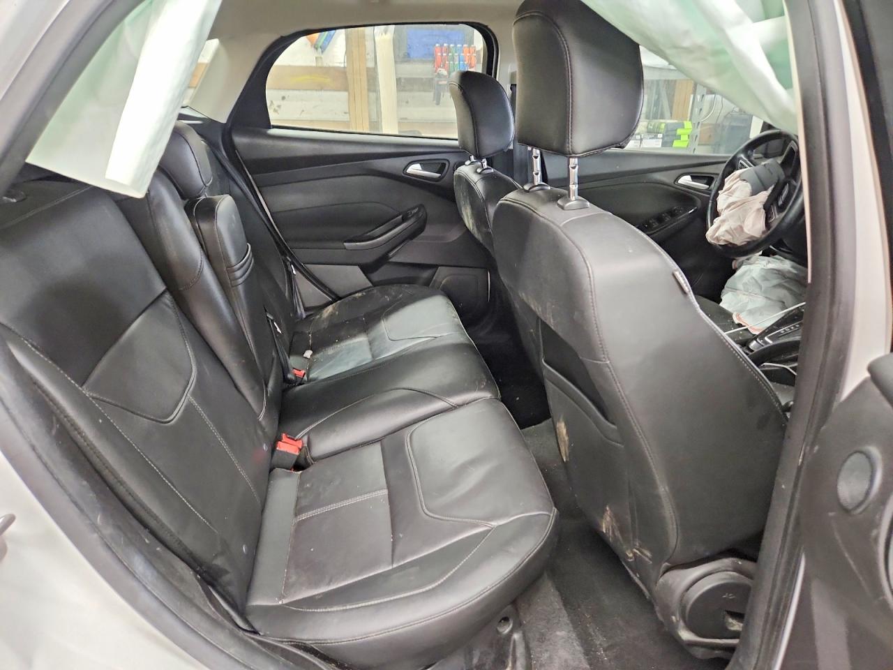 2015 Ford Focus Titanium White vin: 1FADP3N27FL303508