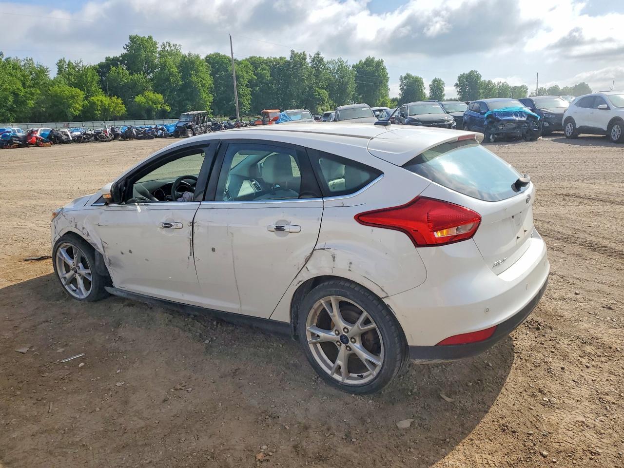 2015 Ford Focus Titanium Белый vin: 1FADP3N27FL361215