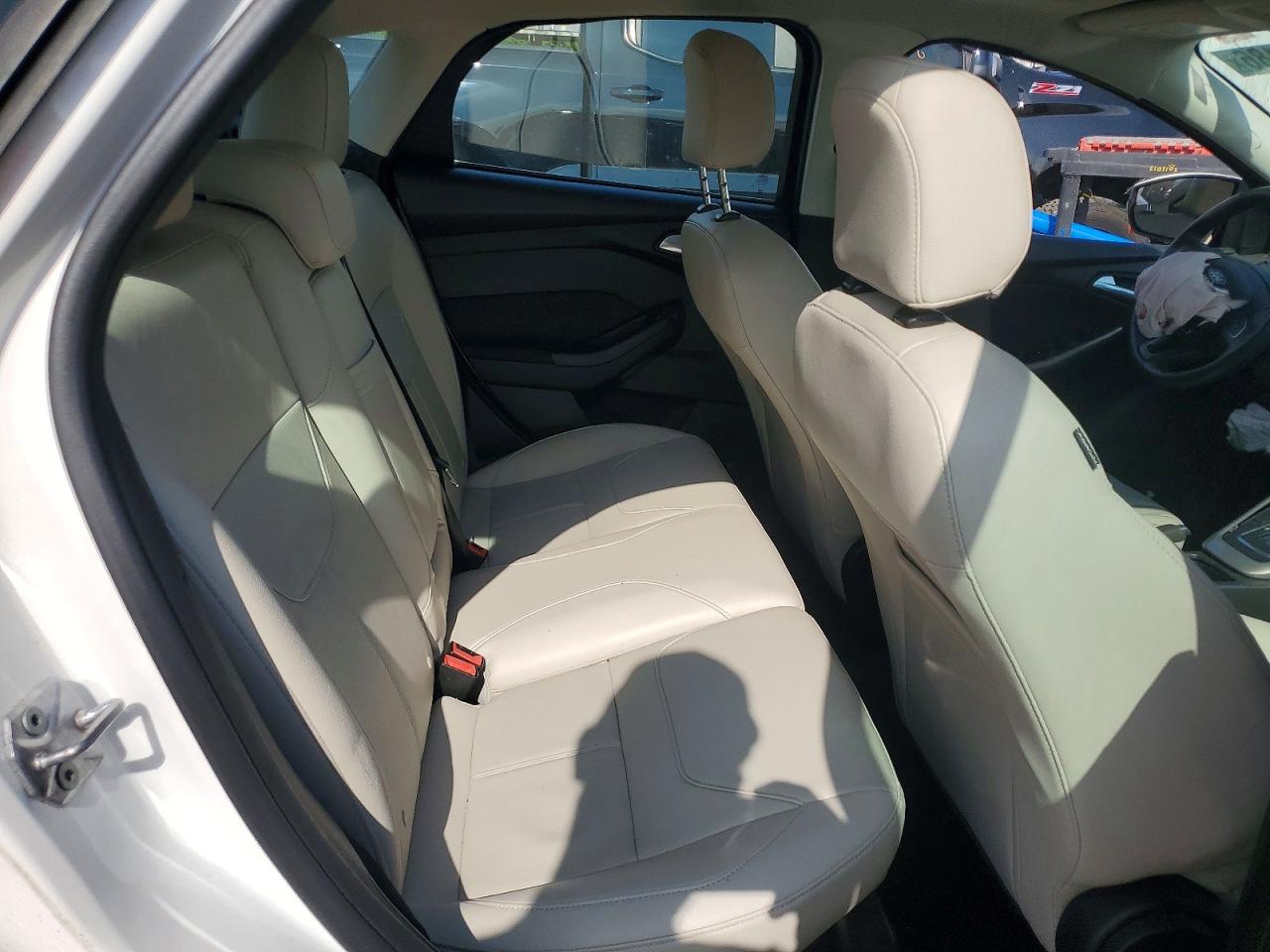 2015 Ford Focus Titanium Белый vin: 1FADP3N27FL361215