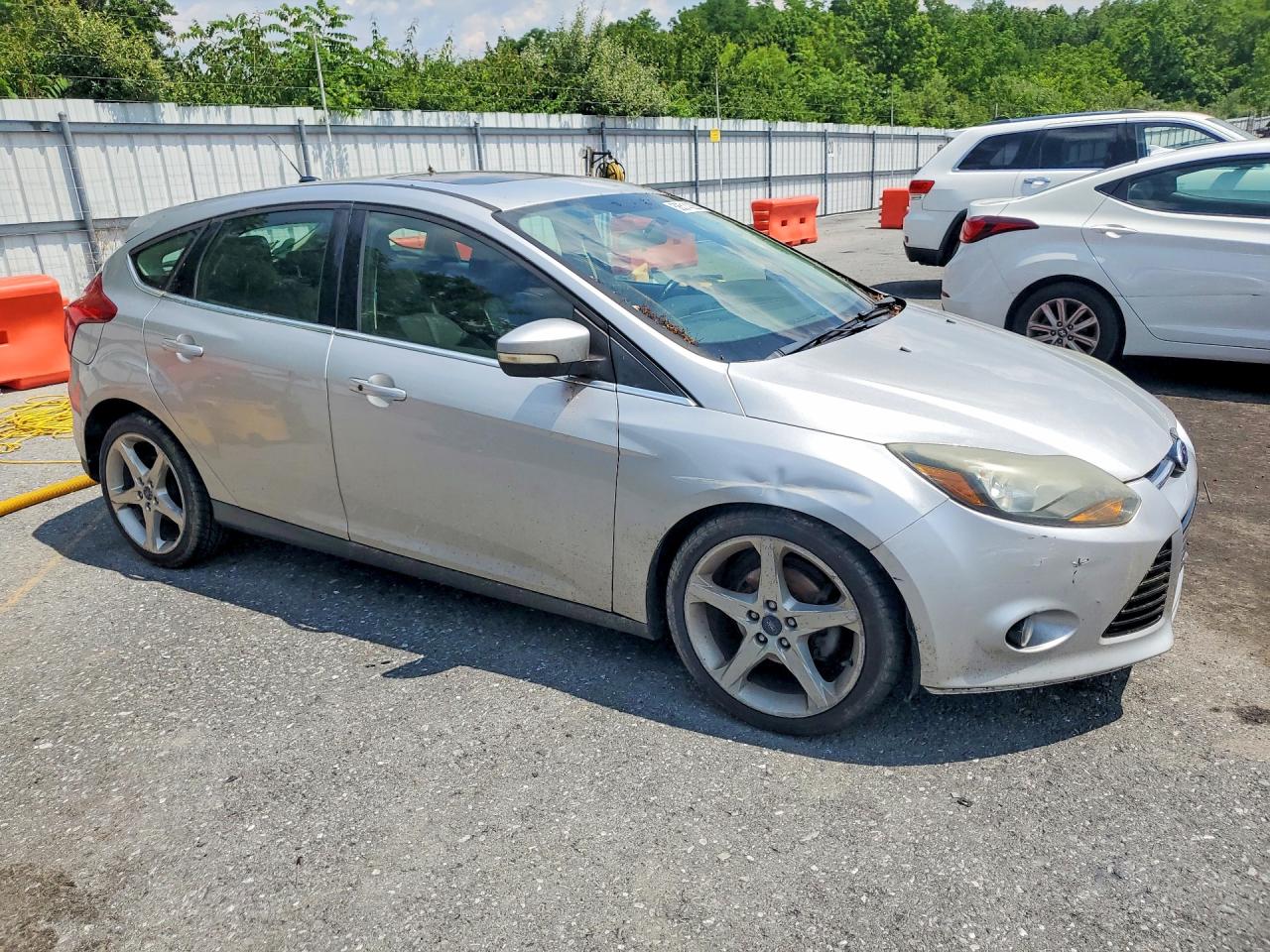 2013 Ford Focus Titanium Silver vin: 1FADP3N28DL203043