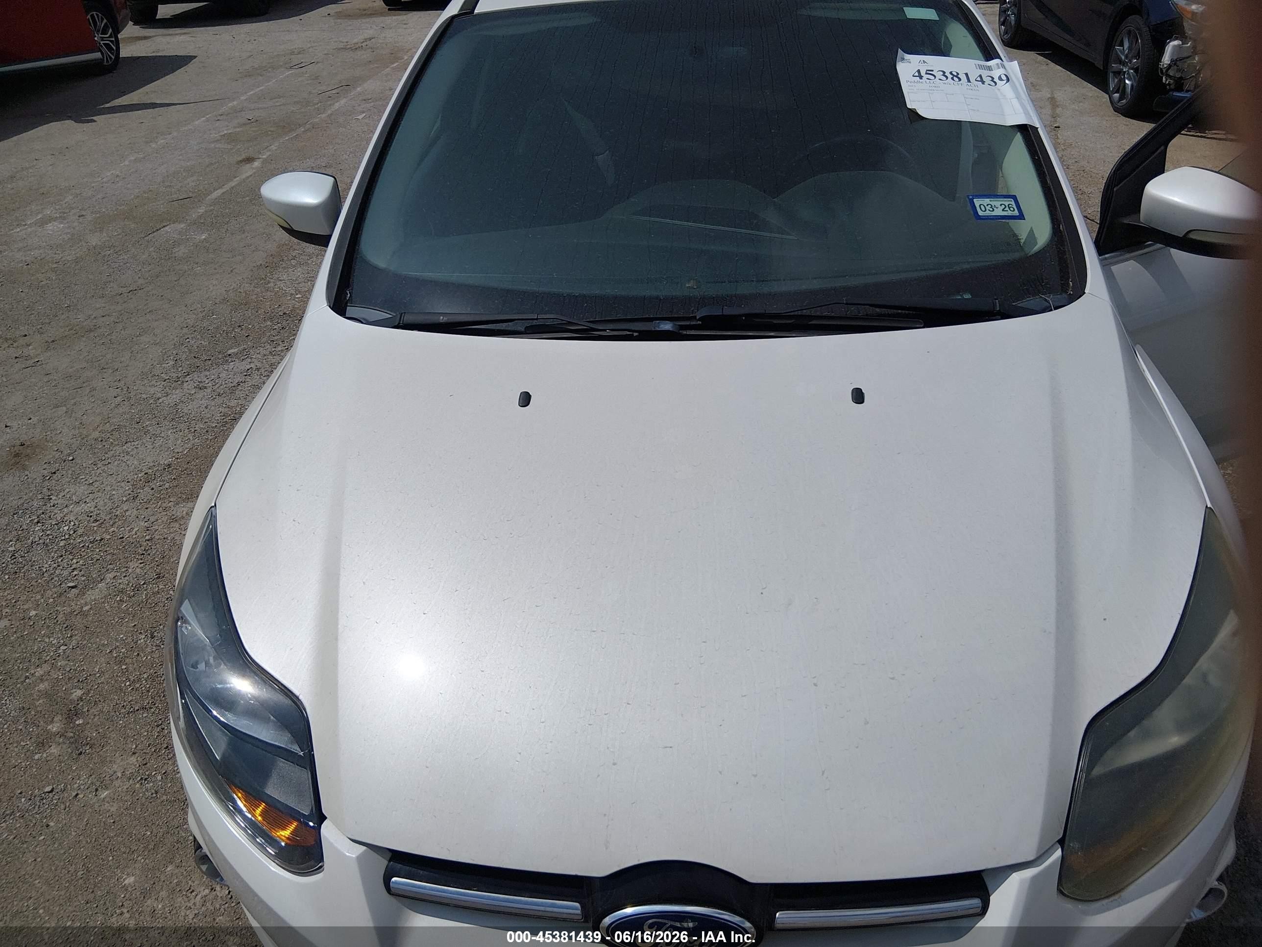 2013 Ford Focus Titanium White vin: 1FADP3N28DL301392