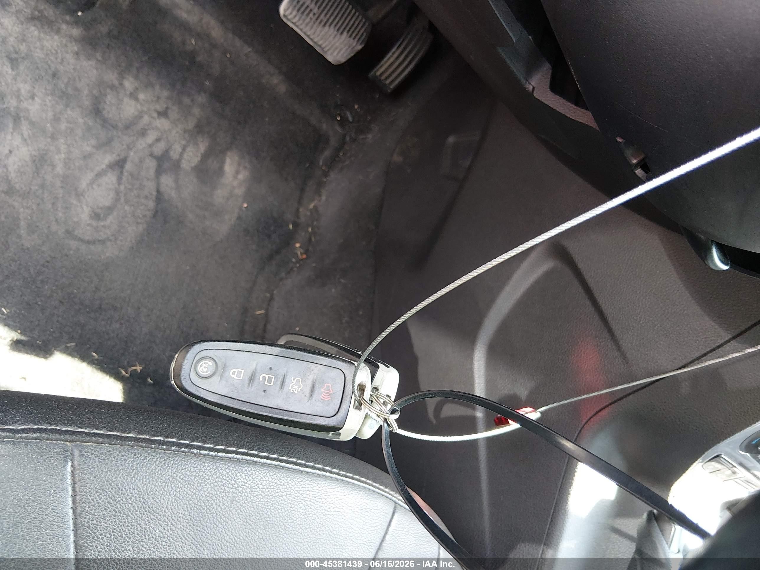 2013 Ford Focus Titanium White vin: 1FADP3N28DL301392