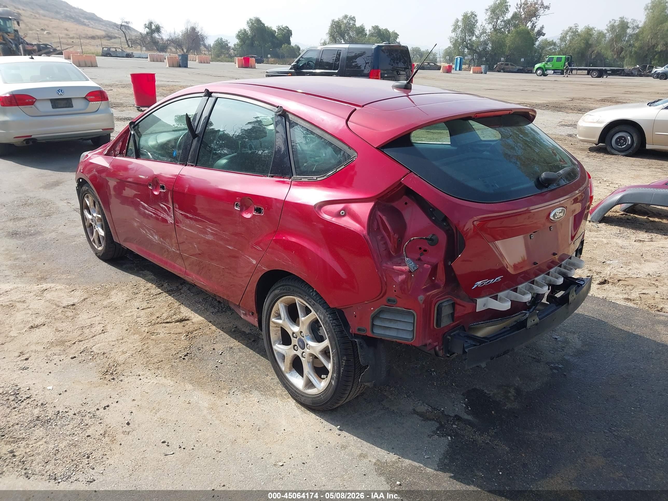 2013 Ford Focus Titanium Red vin: 1FADP3N28DL382149