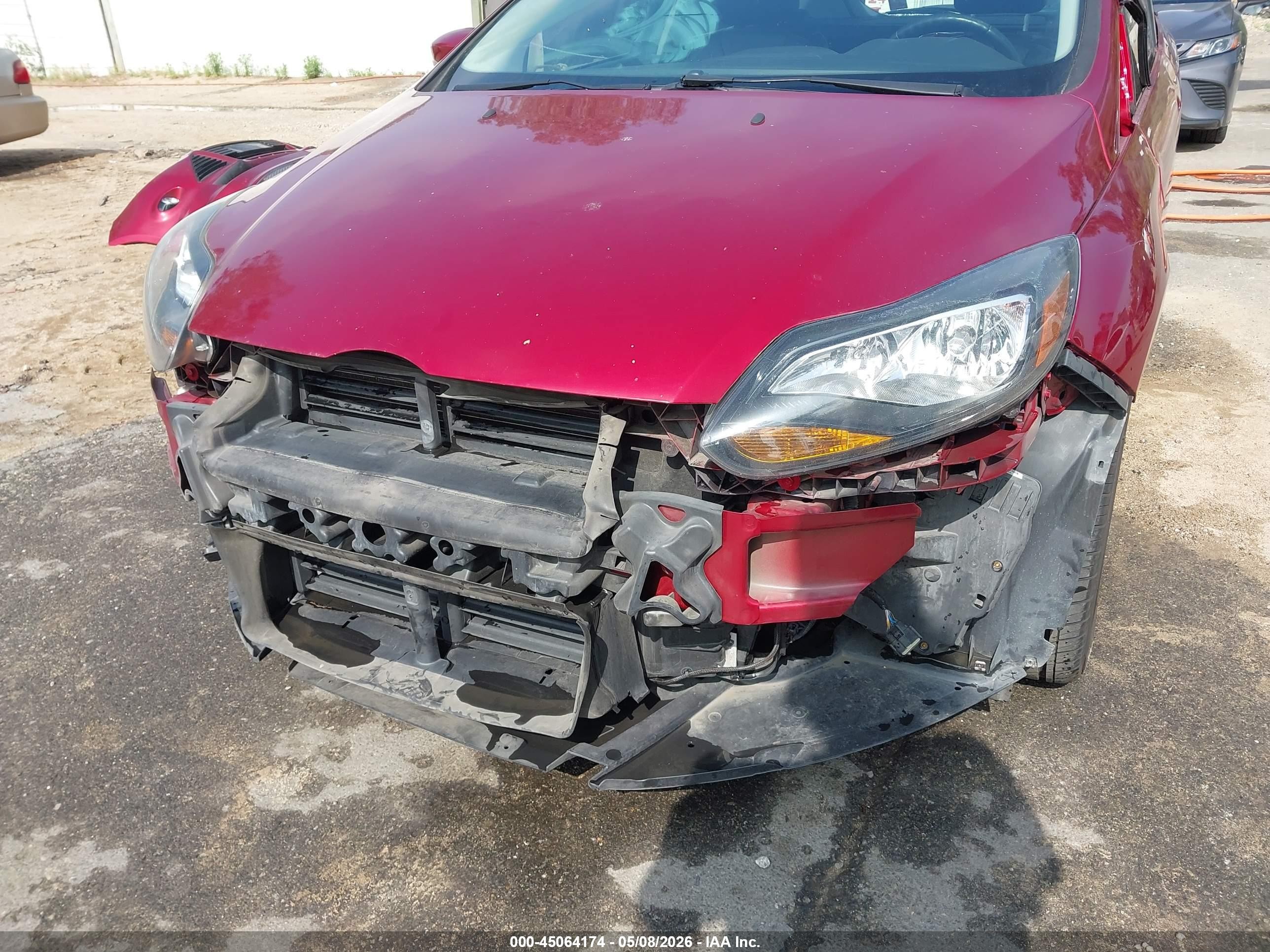 2013 Ford Focus Titanium Red vin: 1FADP3N28DL382149