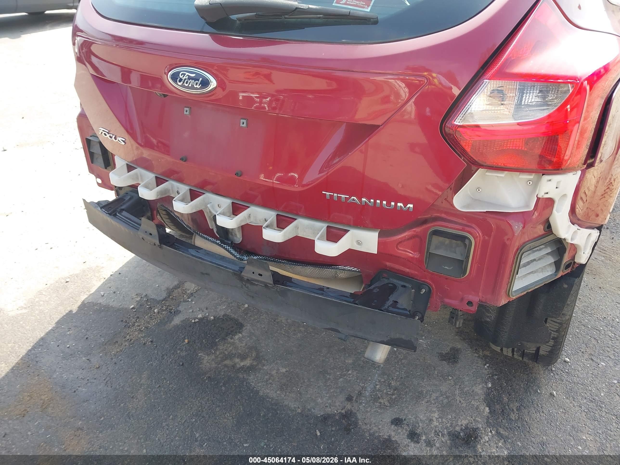 2013 Ford Focus Titanium Red vin: 1FADP3N28DL382149