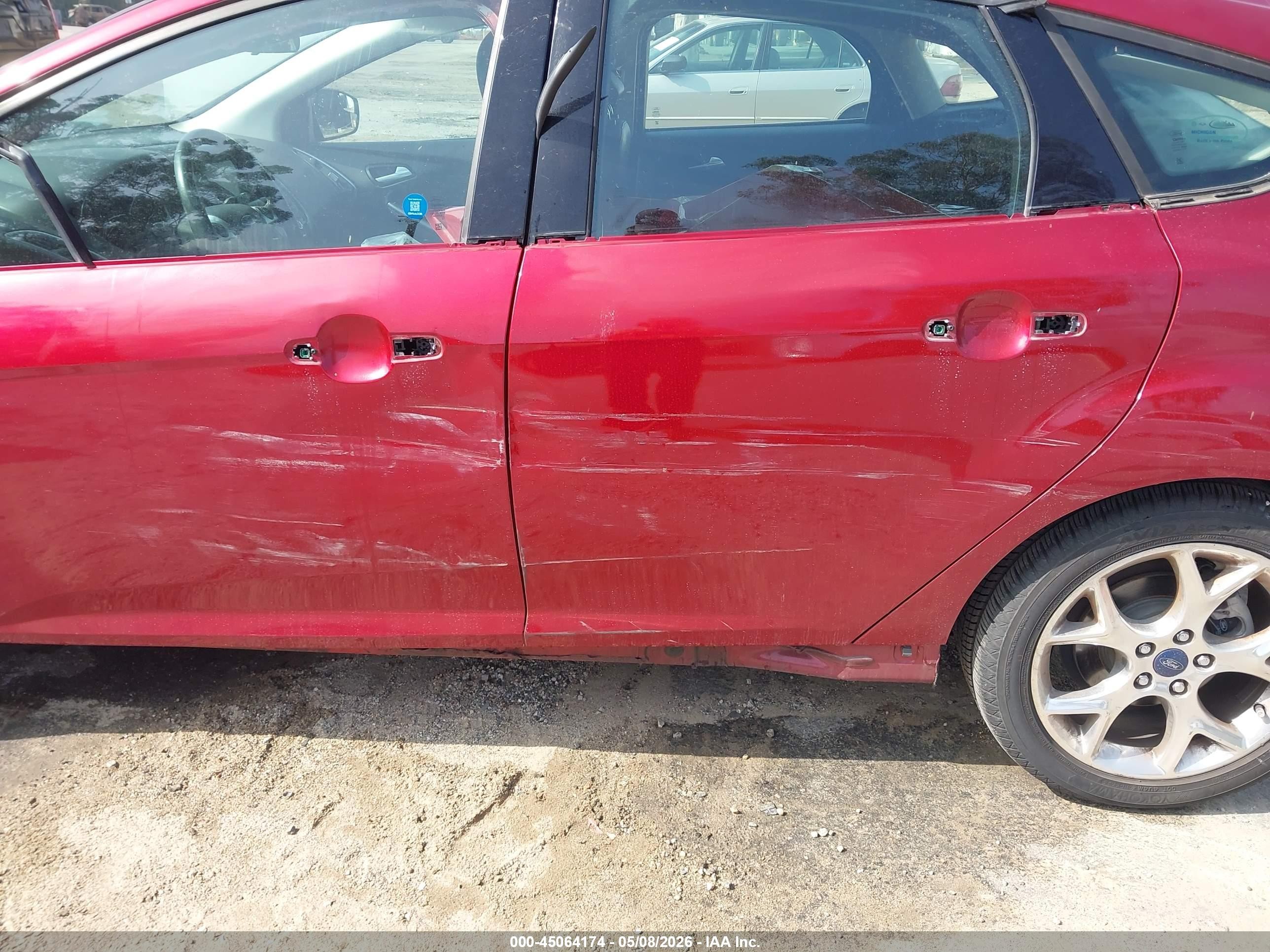 2013 Ford Focus Titanium Red vin: 1FADP3N28DL382149