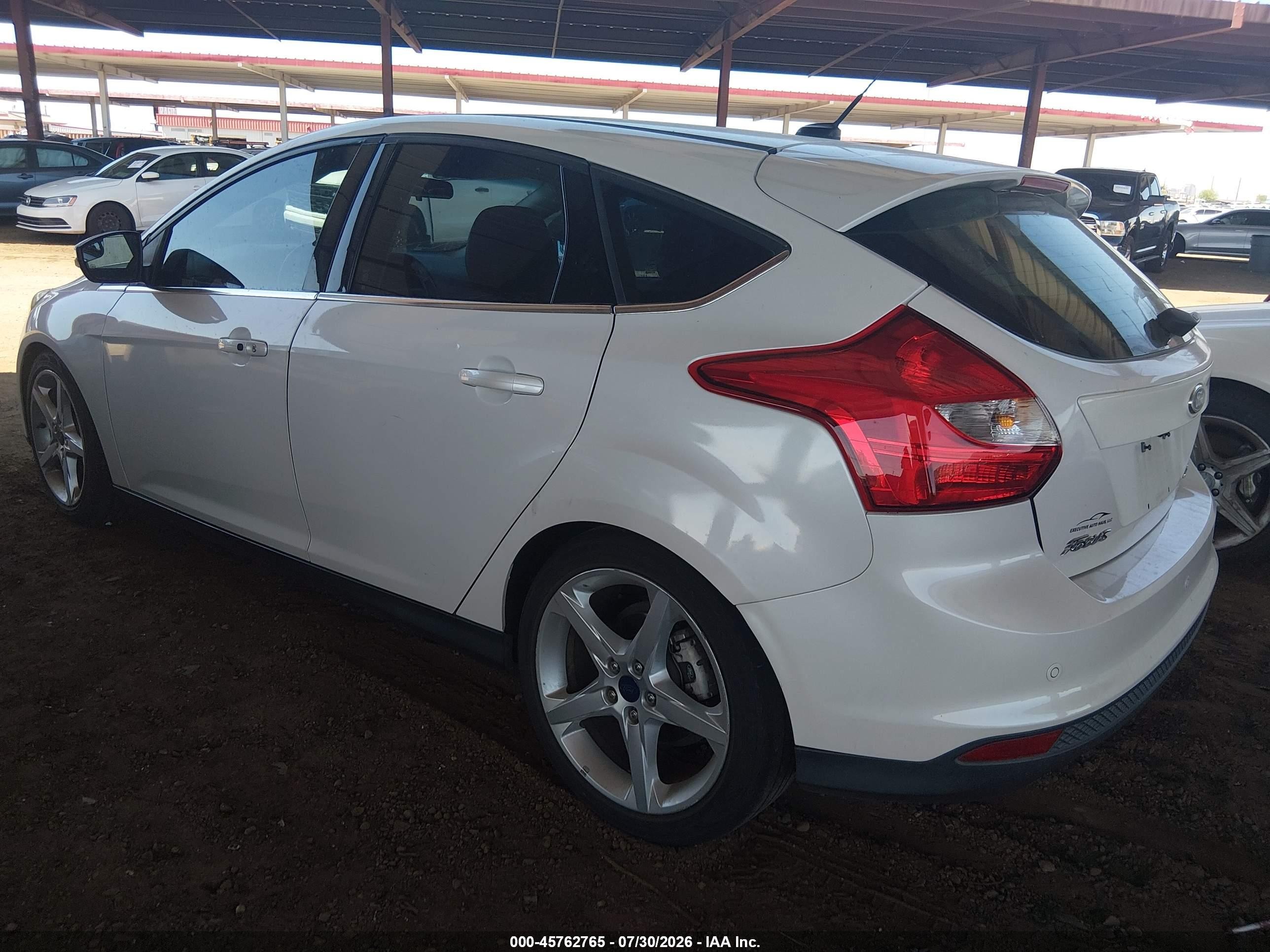 2014 Ford Focus Titanium White vin: 1FADP3N28EL198900