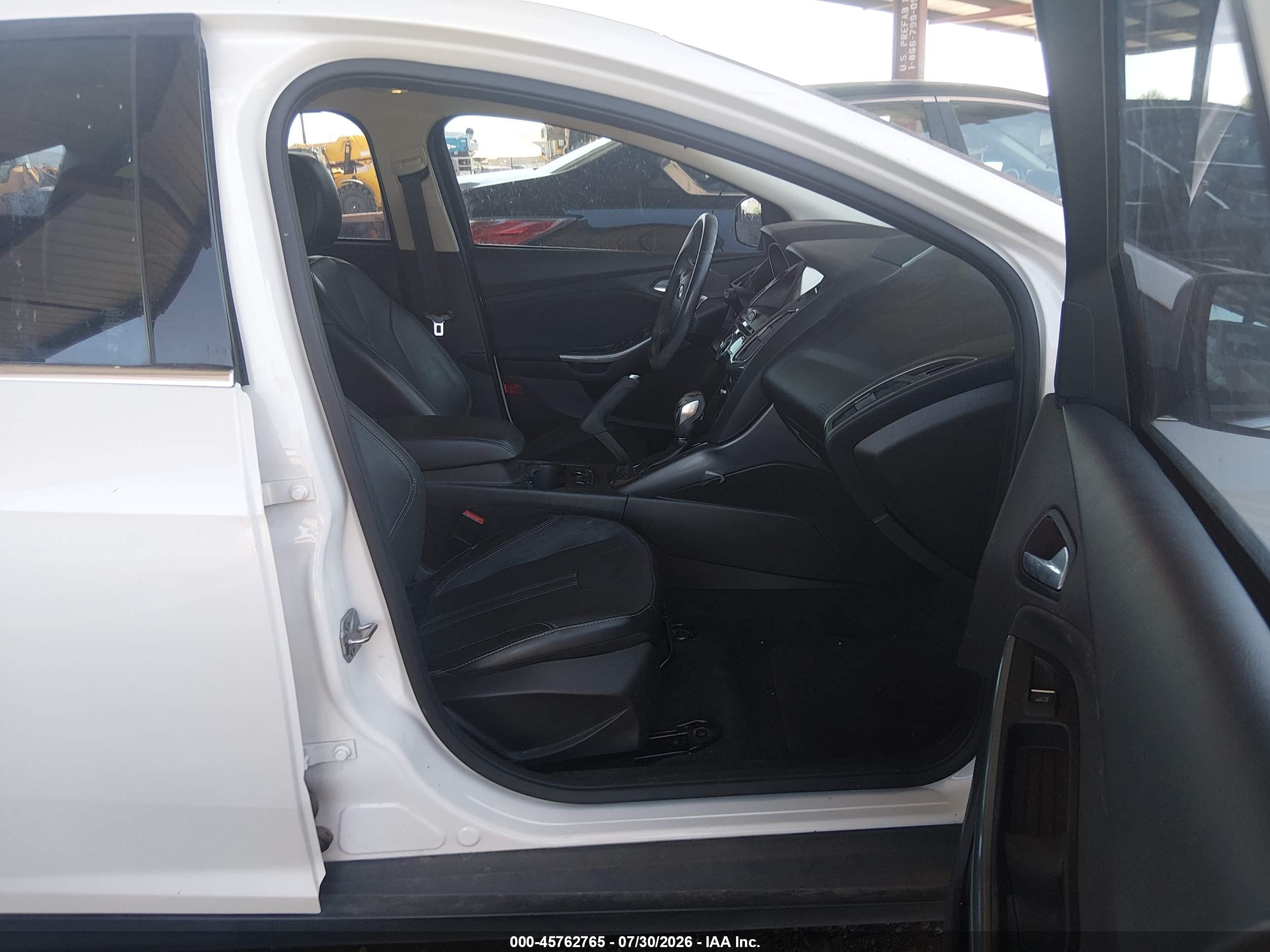 2014 Ford Focus Titanium White vin: 1FADP3N28EL198900