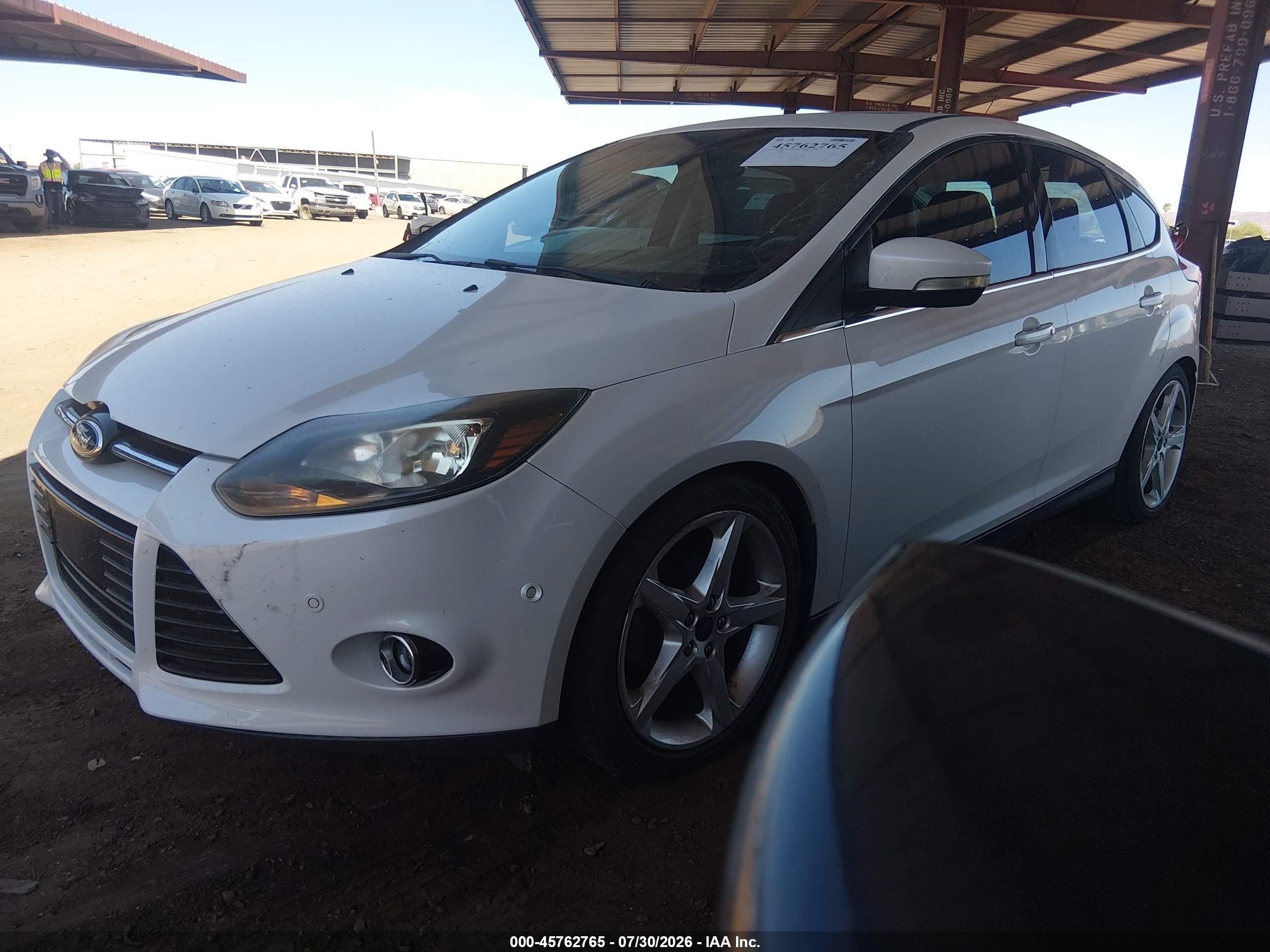 2014 Ford Focus Titanium White vin: 1FADP3N28EL198900