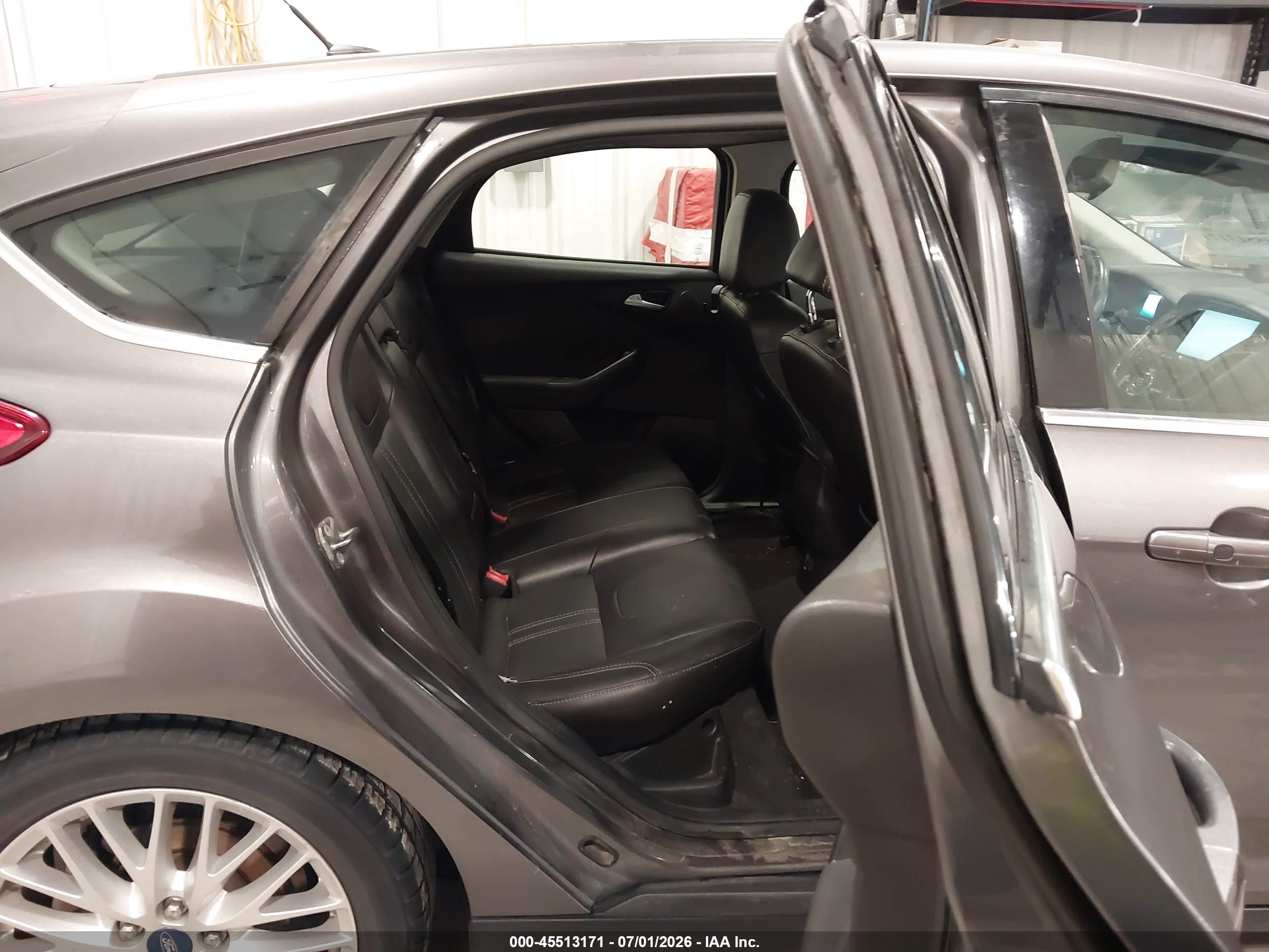 2014 Ford Focus Titanium Gray vin: 1FADP3N28EL209622