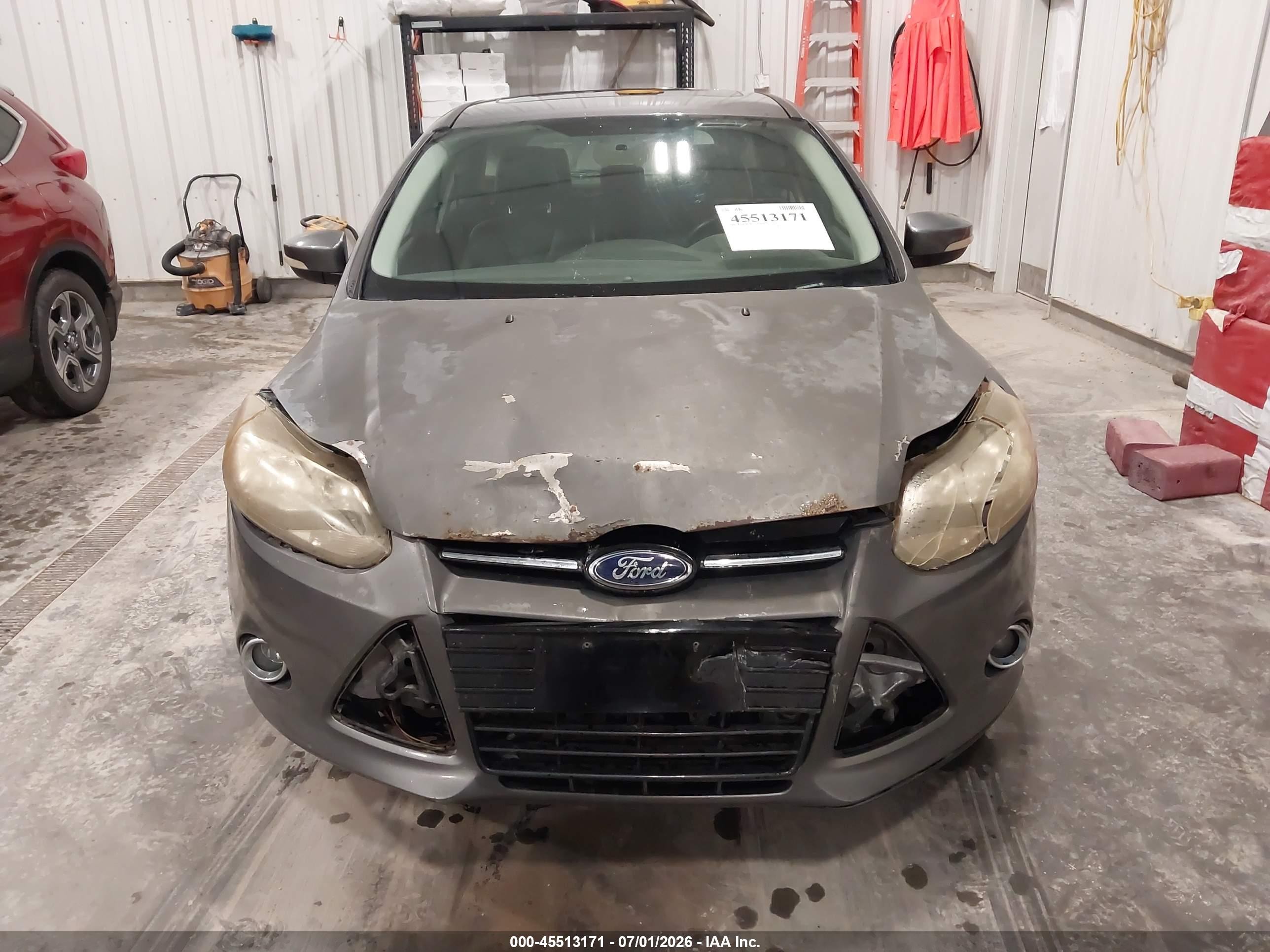 2014 Ford Focus Titanium Gray vin: 1FADP3N28EL209622