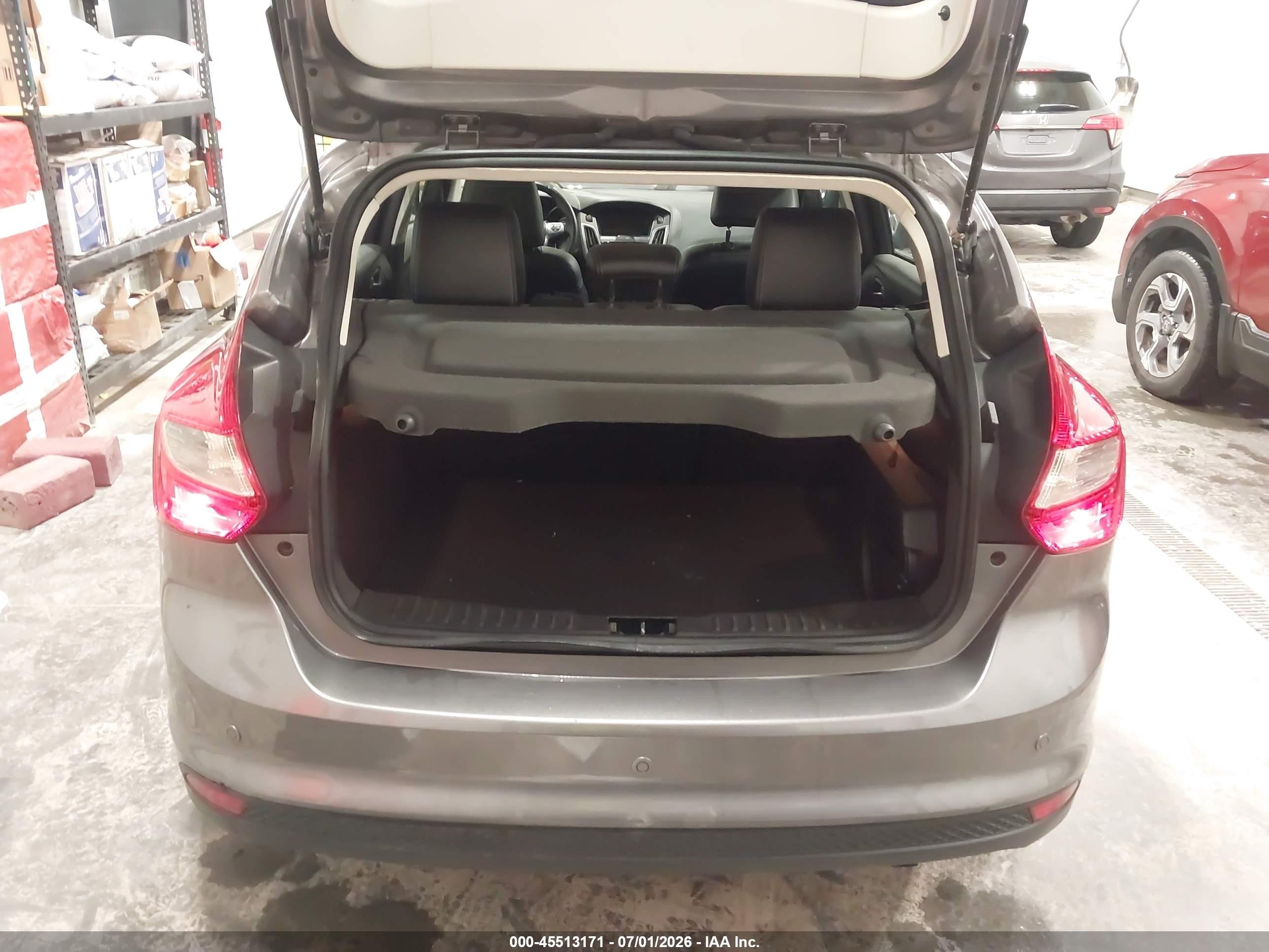 2014 Ford Focus Titanium Gray vin: 1FADP3N28EL209622