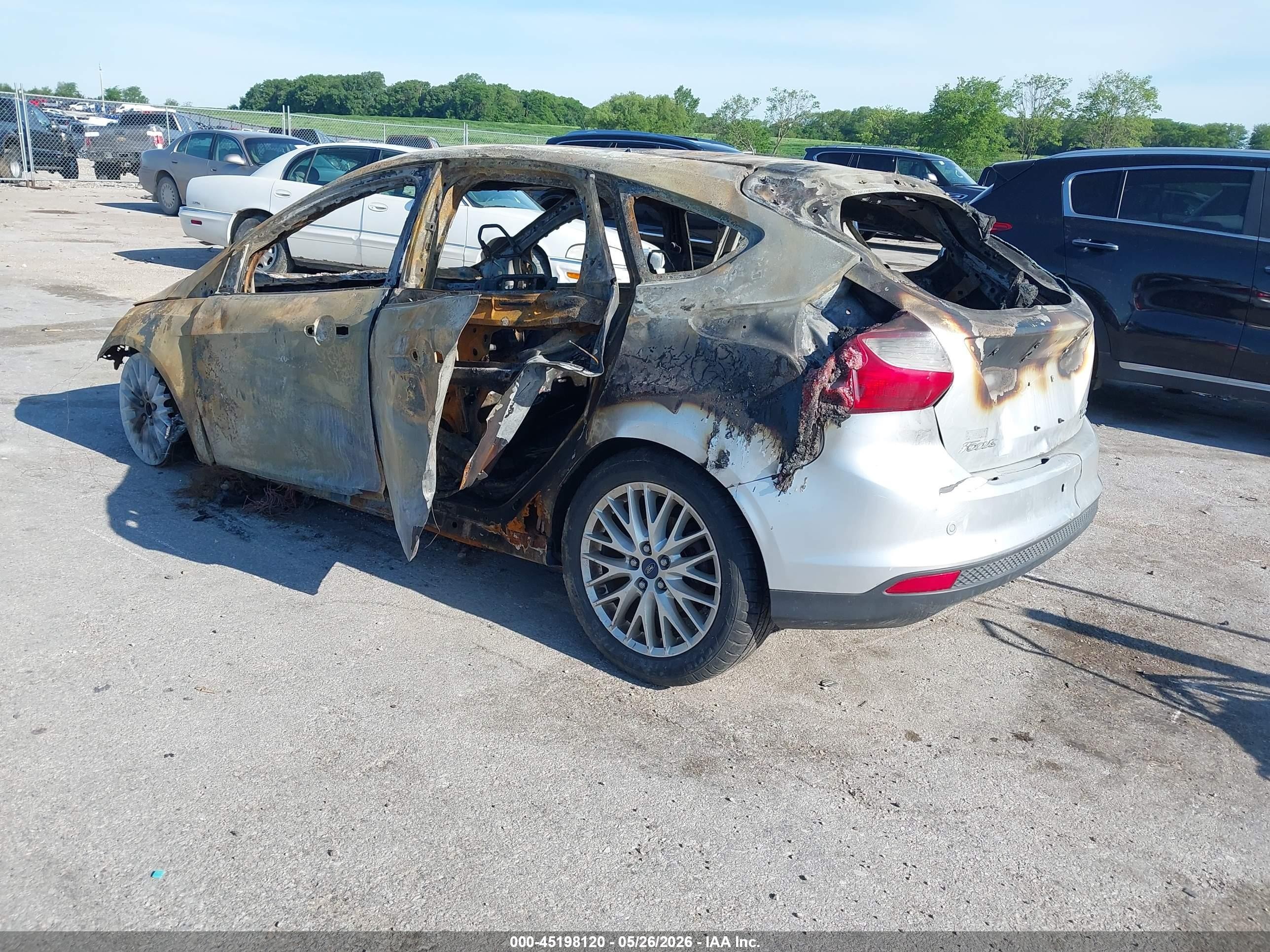 2014 Ford Focus Titanium White vin: 1FADP3N28EL254544