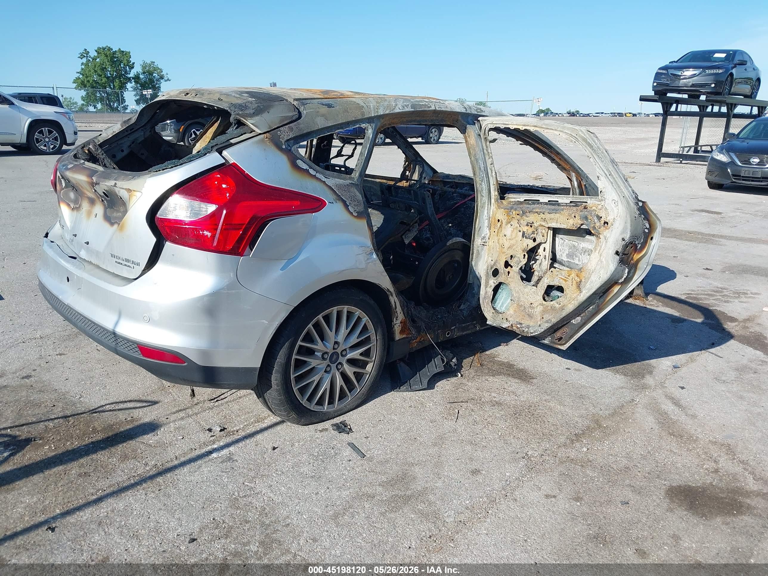 2014 Ford Focus Titanium White vin: 1FADP3N28EL254544