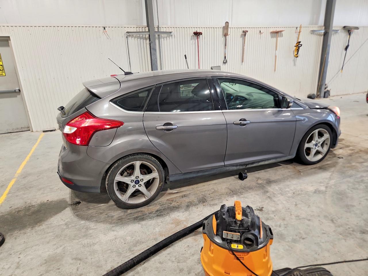 2014 Ford Focus Titanium Gray vin: 1FADP3N28EL259792