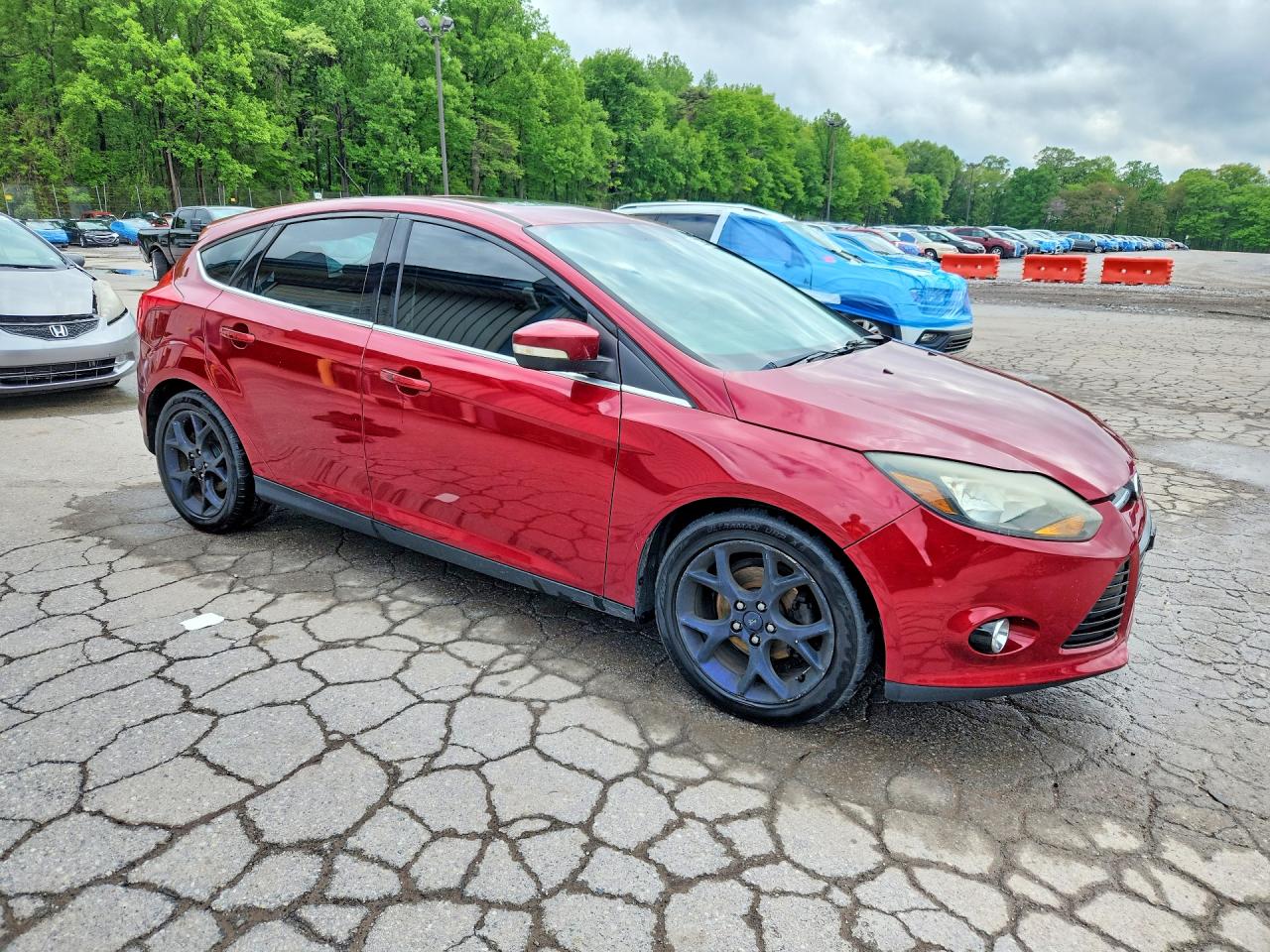 2014 Ford Focus Titanium Red vin: 1FADP3N28EL403731