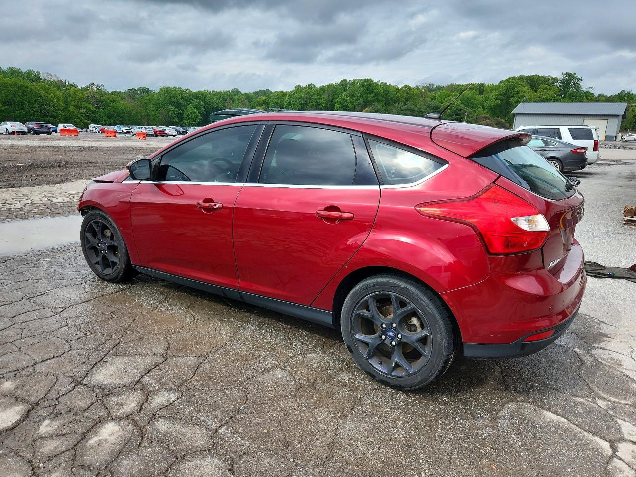 2014 Ford Focus Titanium Red vin: 1FADP3N28EL403731