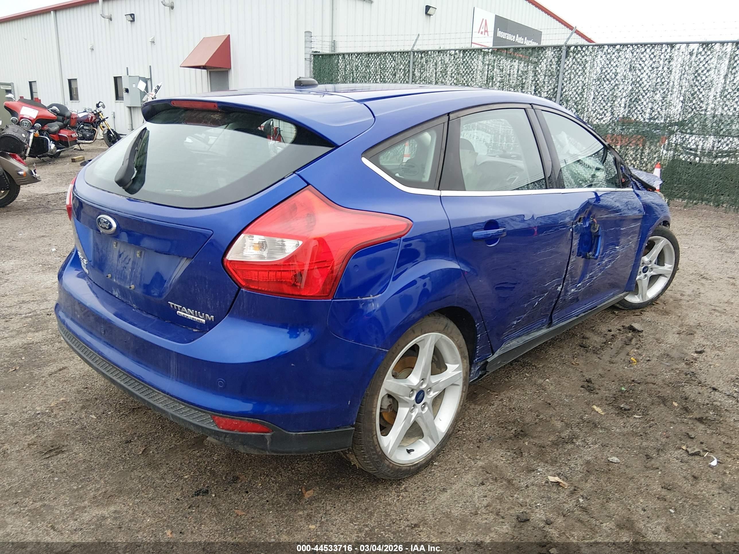 2014 Ford Focus Titanium Blue vin: 1FADP3N28EL420223