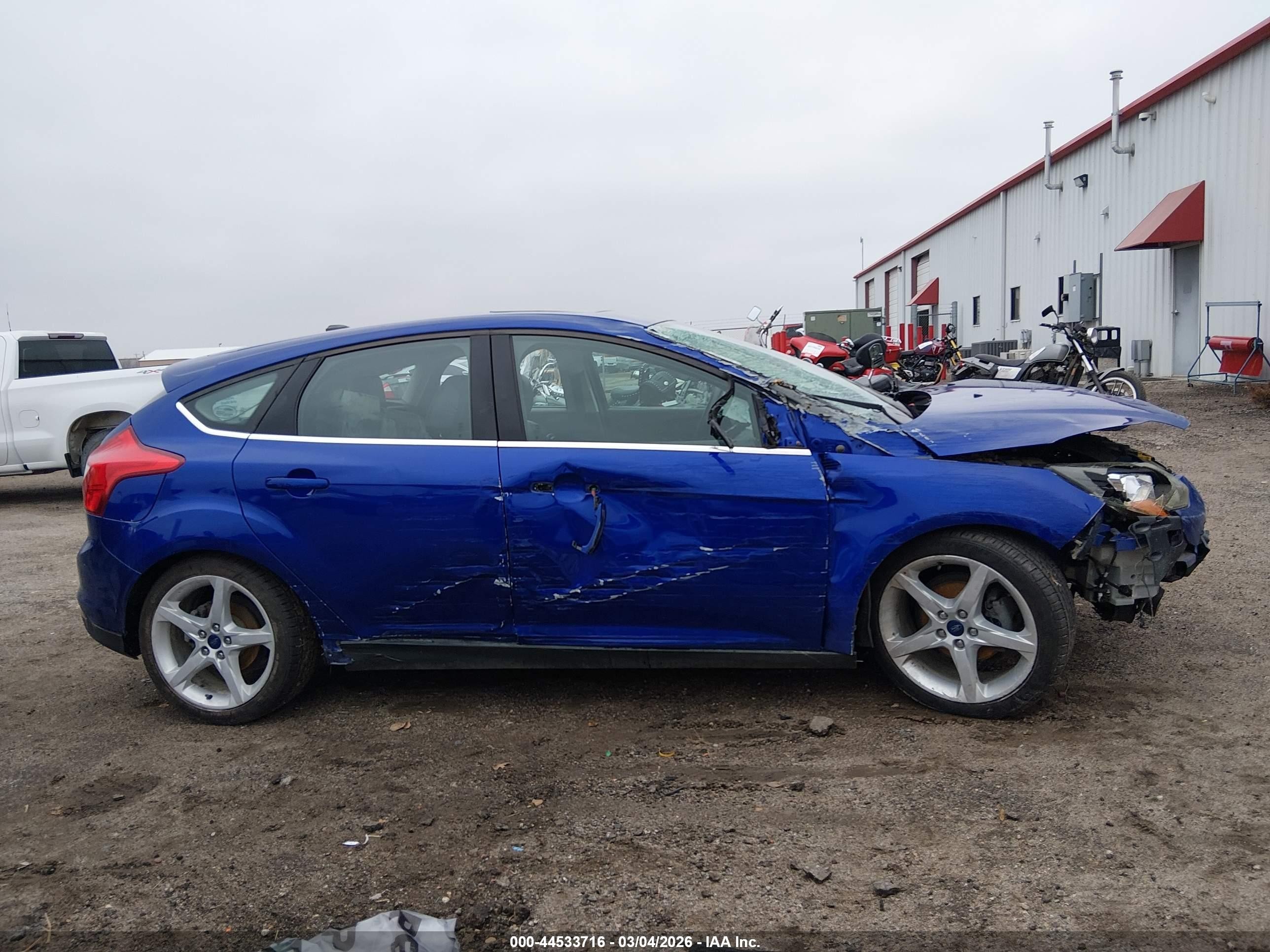 2014 Ford Focus Titanium Blue vin: 1FADP3N28EL420223