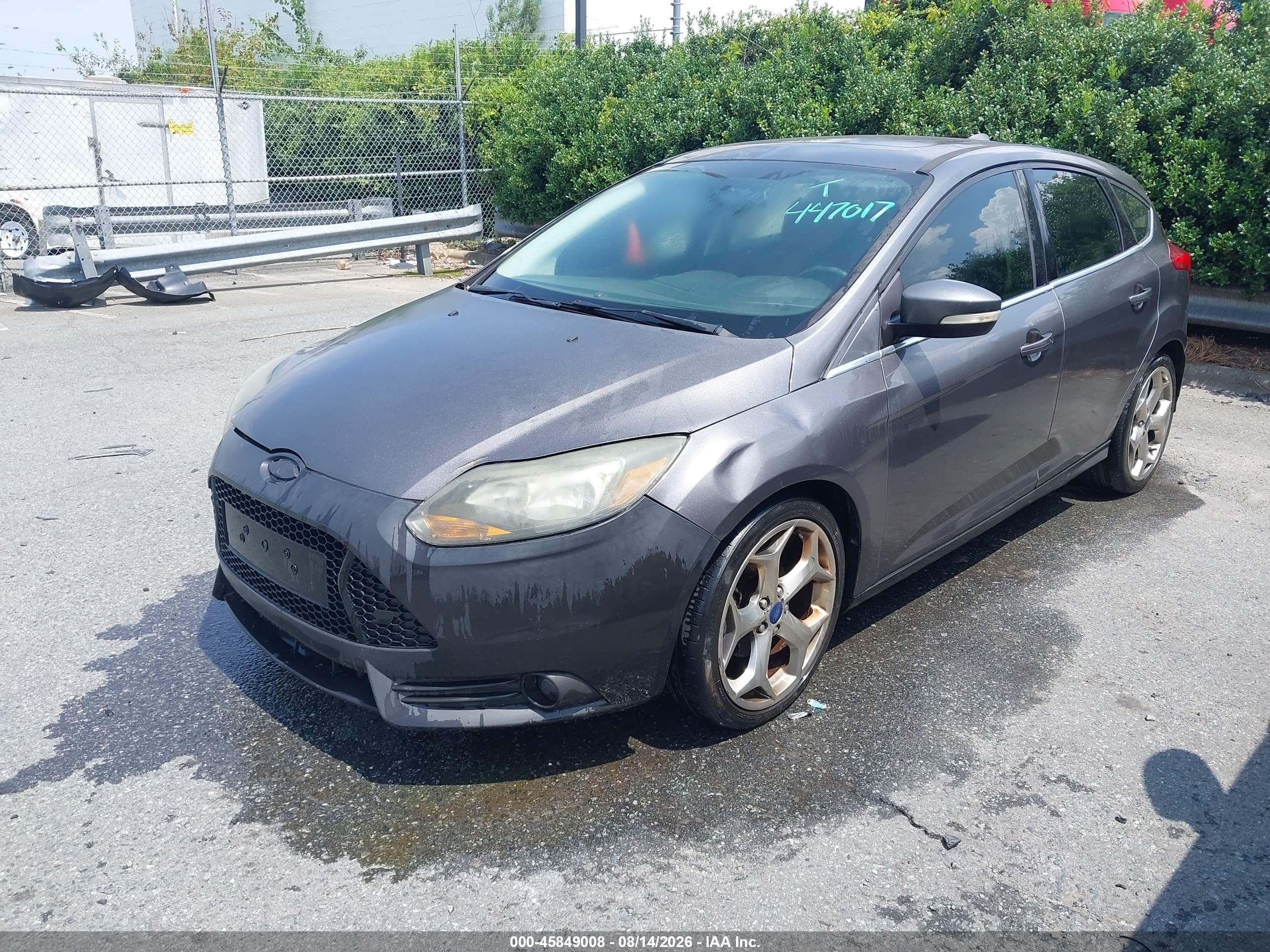2014 Ford Focus Titanium Gray vin: 1FADP3N28EL447017