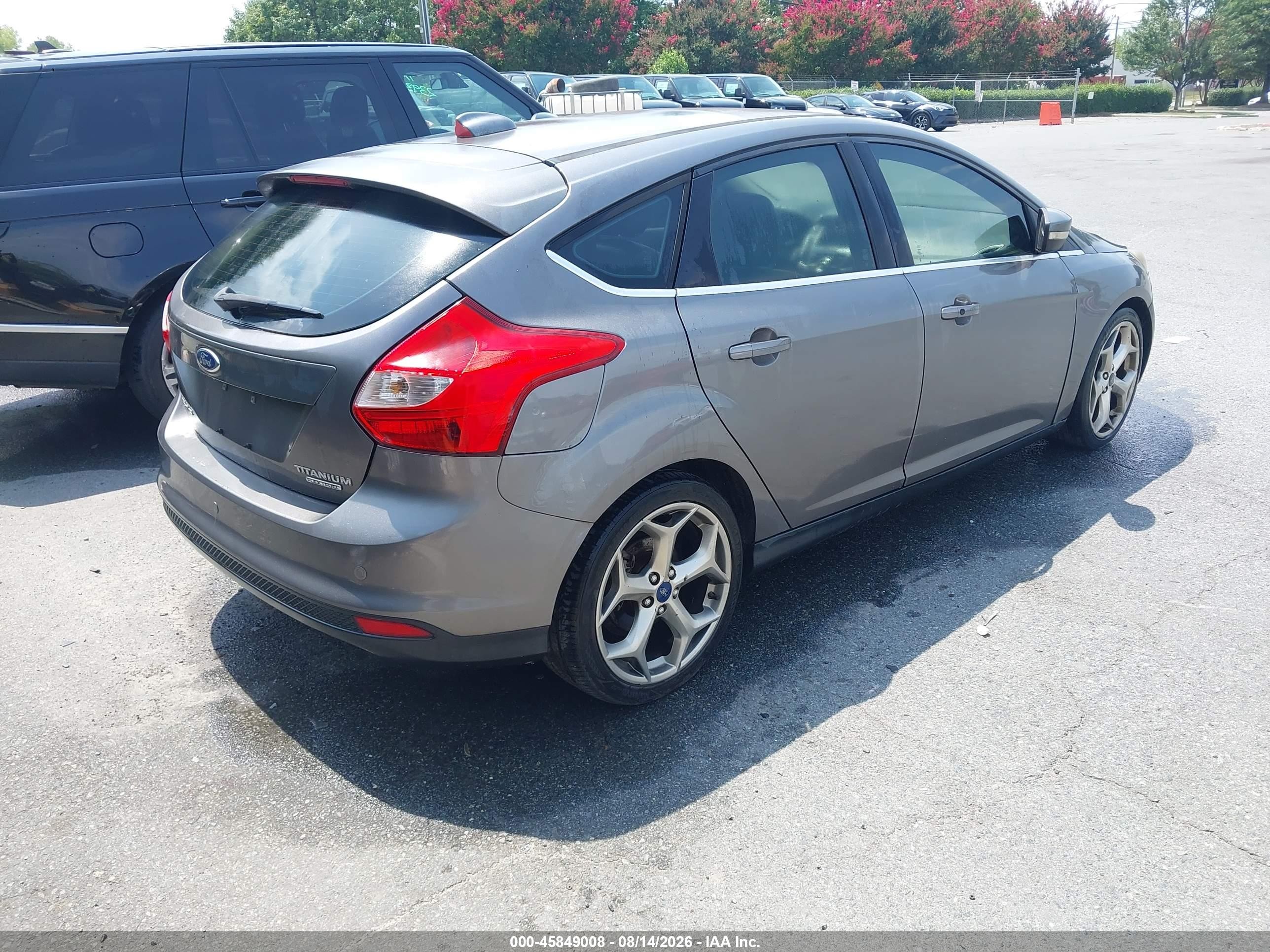 2014 Ford Focus Titanium Gray vin: 1FADP3N28EL447017