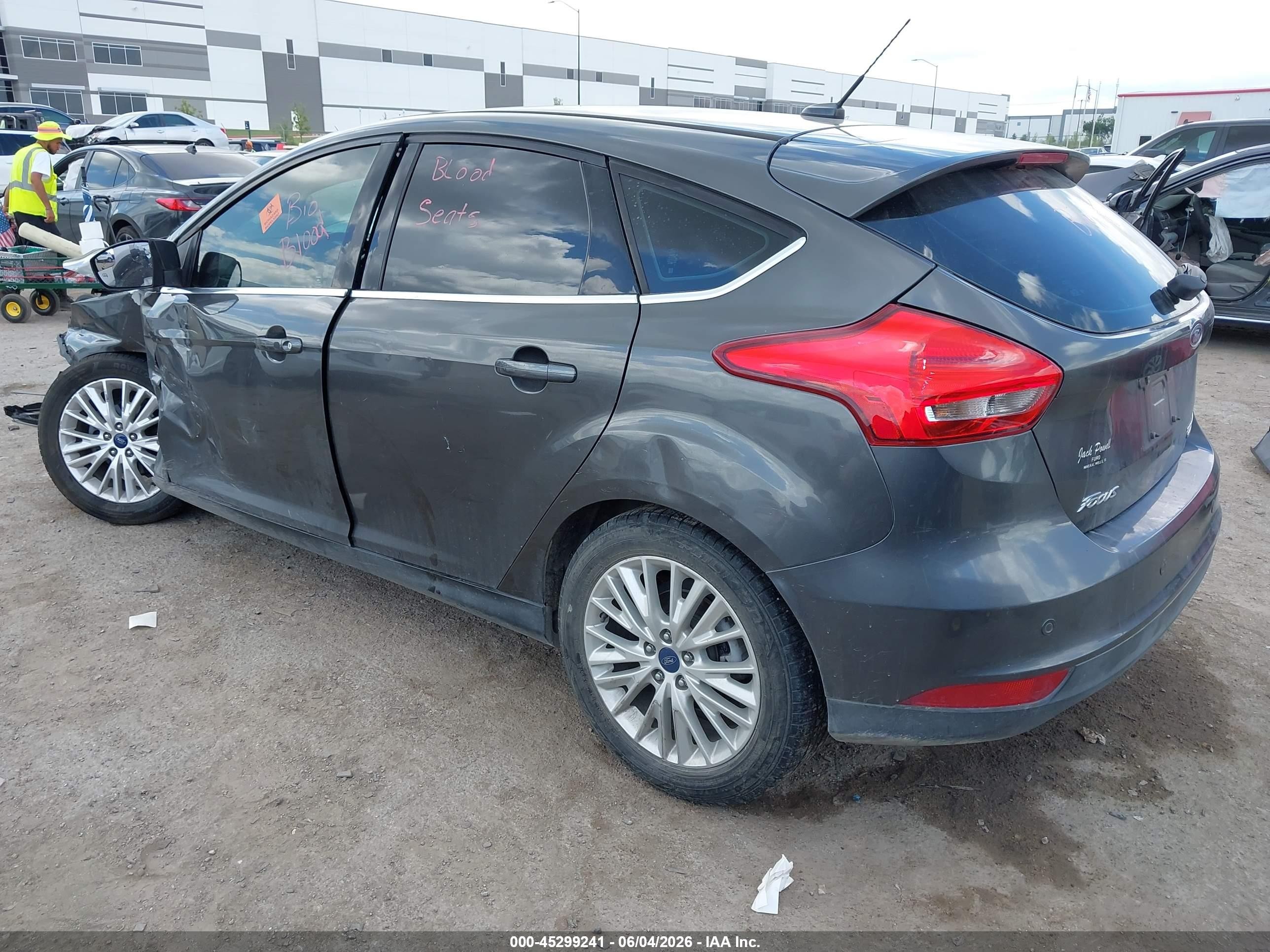 2015 Ford Focus Titanium Gray vin: 1FADP3N28FL361384