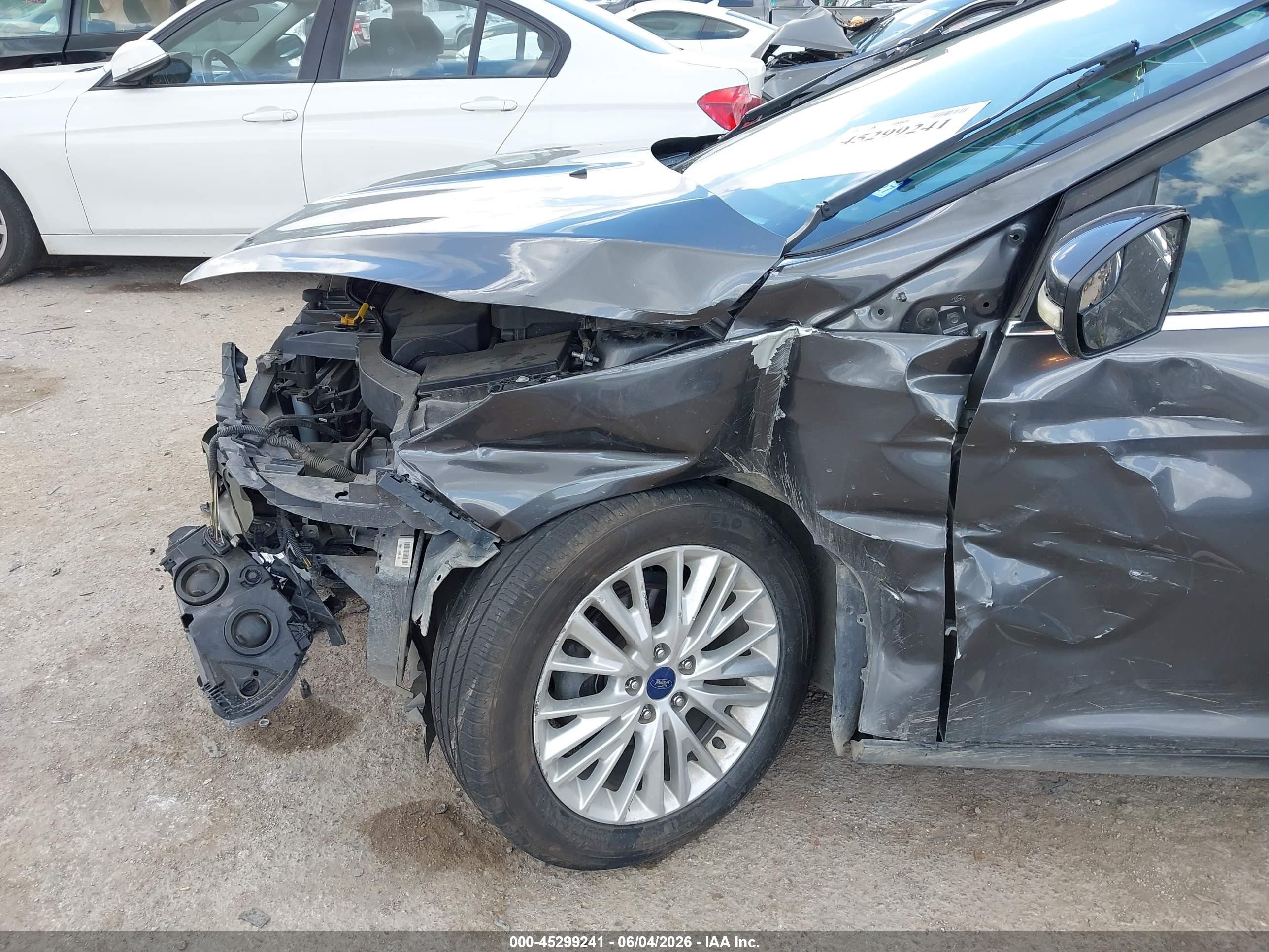 2015 Ford Focus Titanium Gray vin: 1FADP3N28FL361384