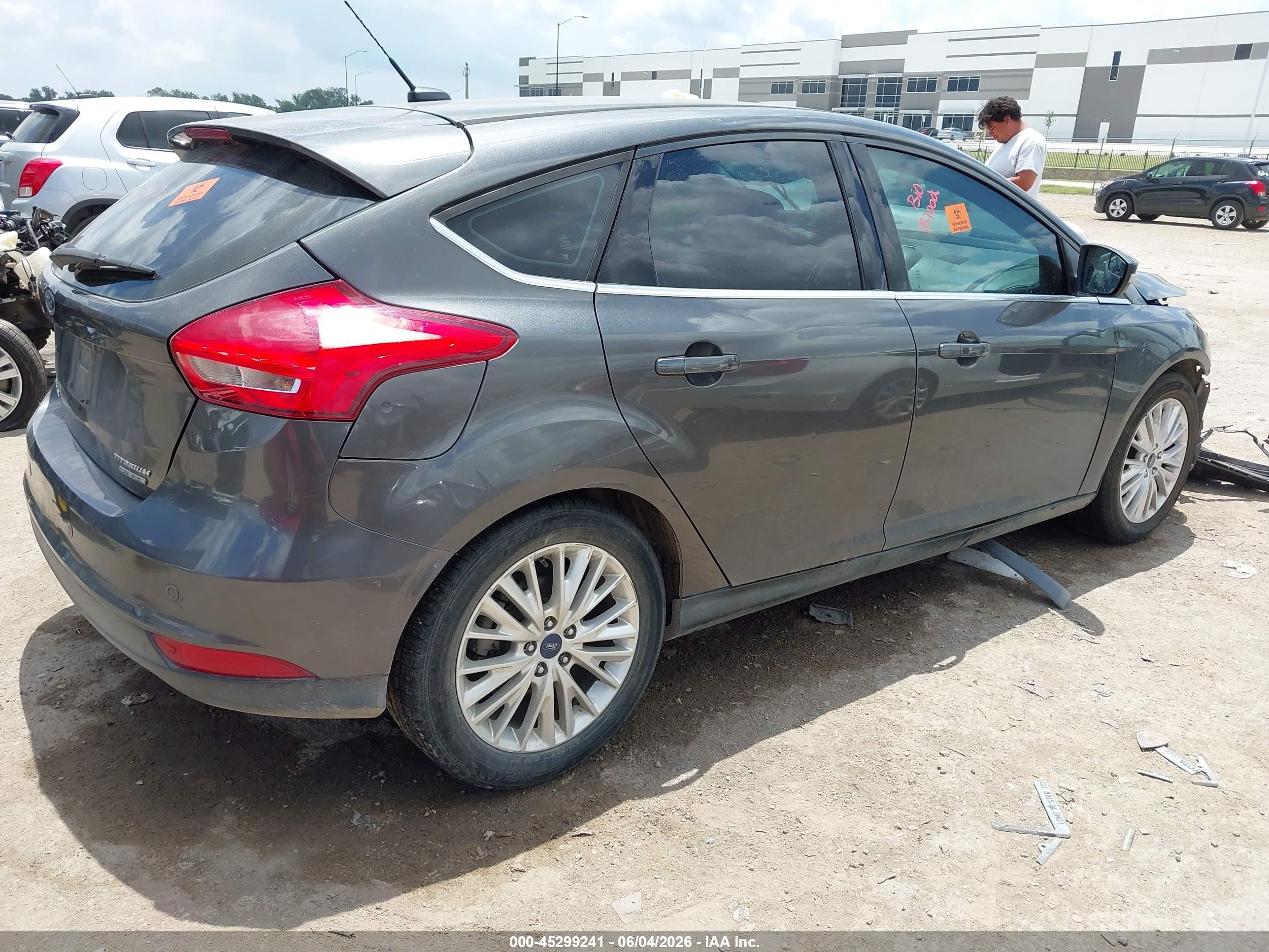 2015 Ford Focus Titanium Gray vin: 1FADP3N28FL361384