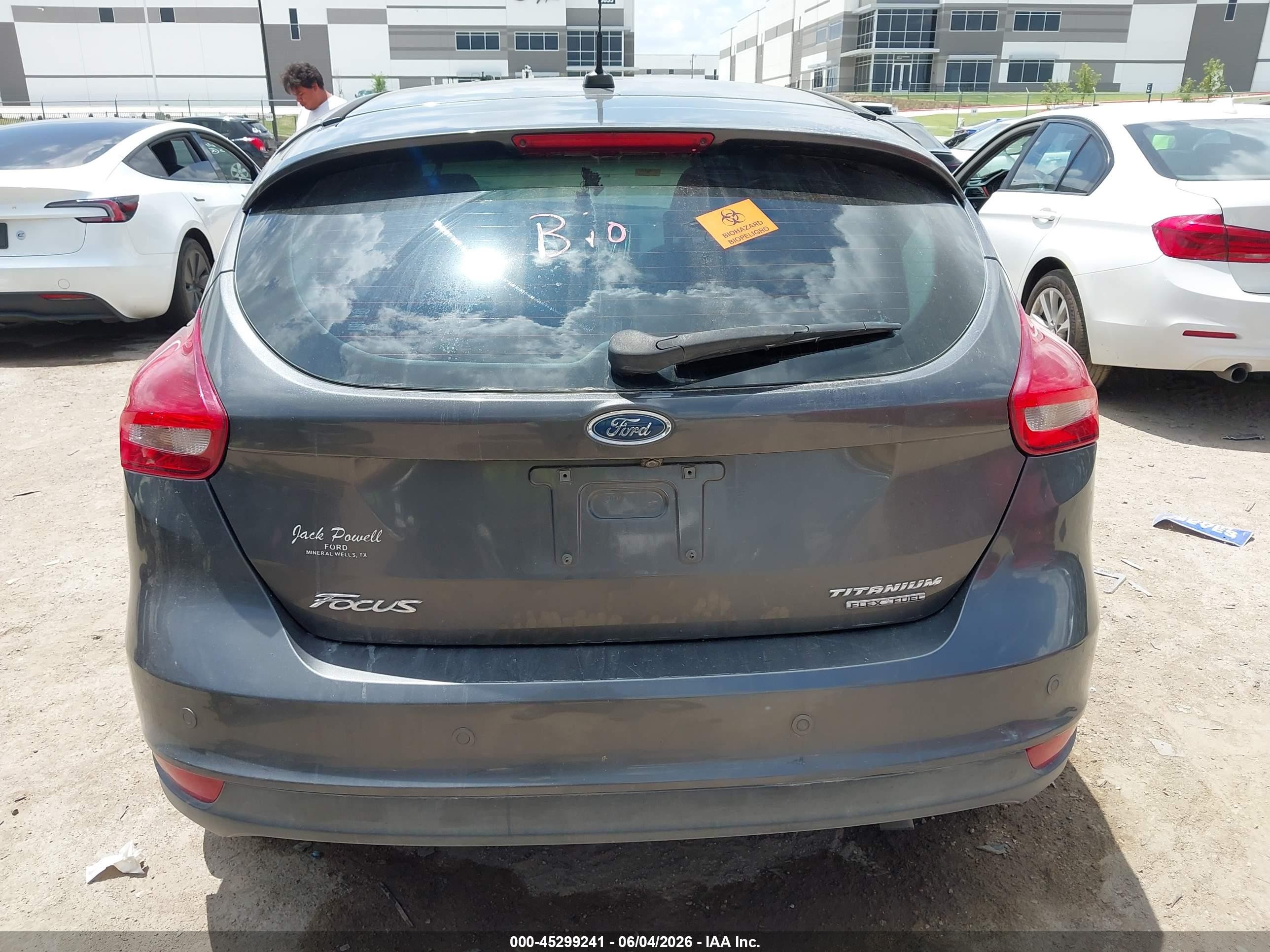 2015 Ford Focus Titanium Gray vin: 1FADP3N28FL361384
