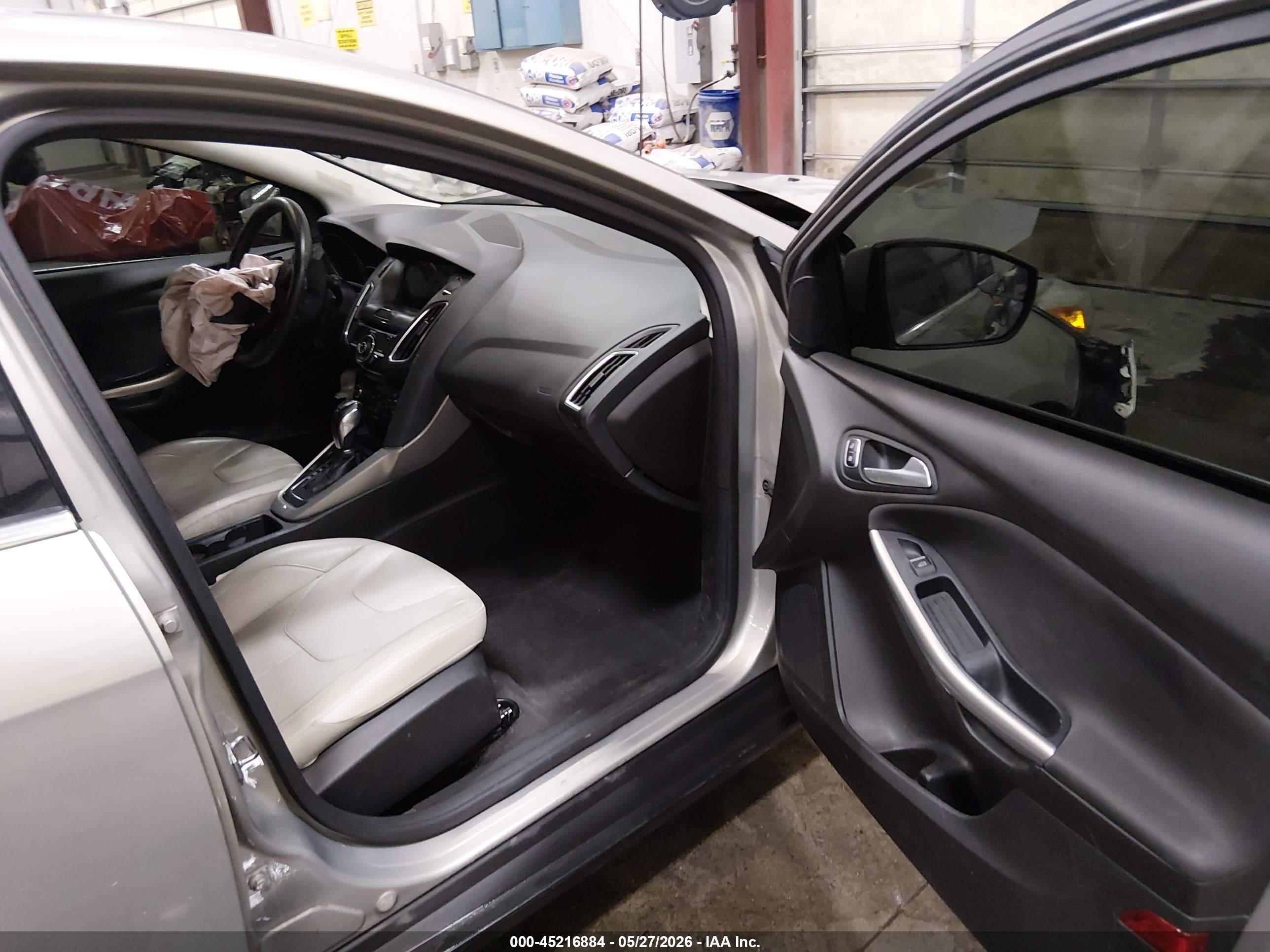 2016 Ford Focus Titanium Gold vin: 1FADP3N28GL321470