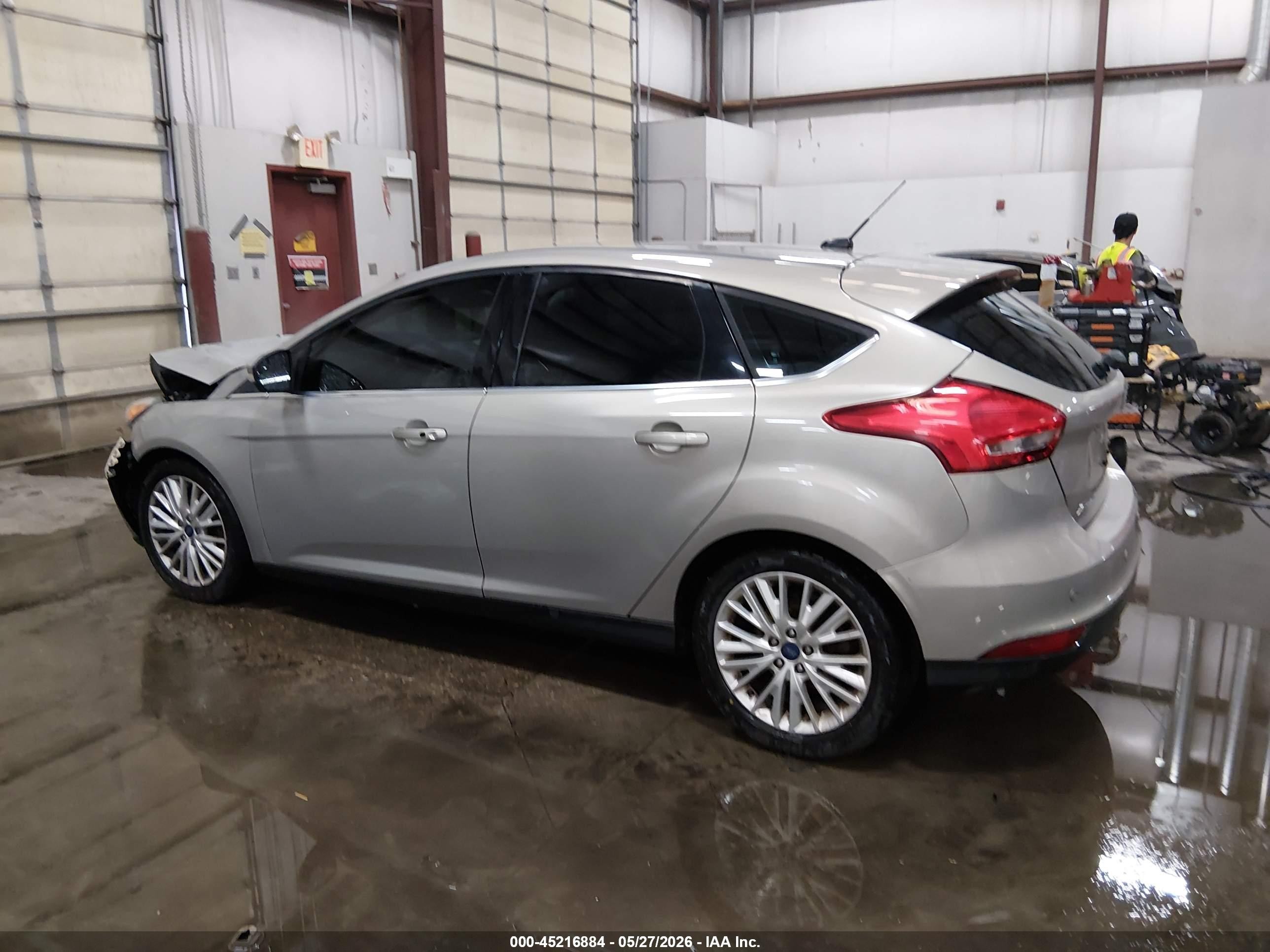 2016 Ford Focus Titanium Gold vin: 1FADP3N28GL321470